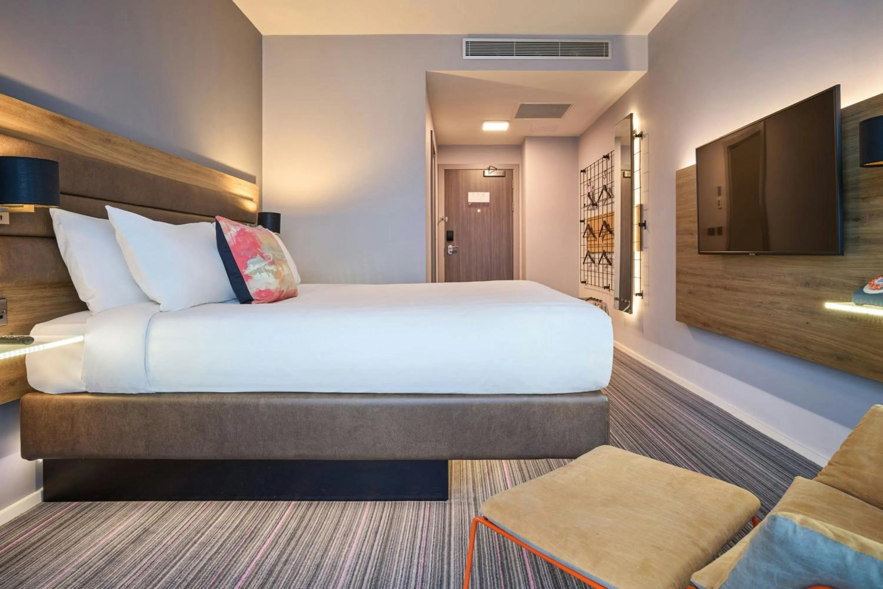 Photo of the whole room, Bed in Moxy Dublin City