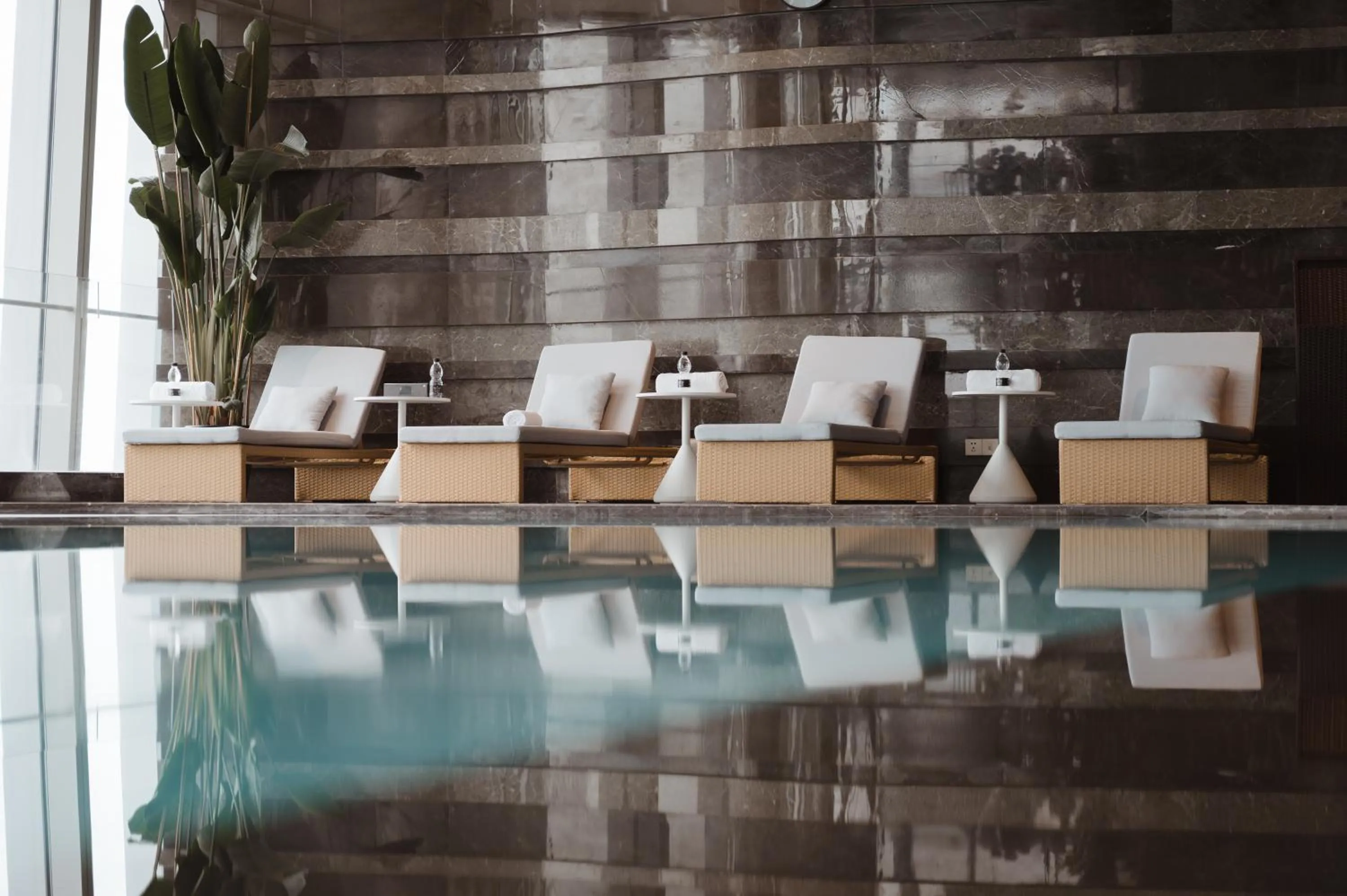 Swimming pool in Na Lotus Hotel, a Luxury Collection Hotel, Nanning