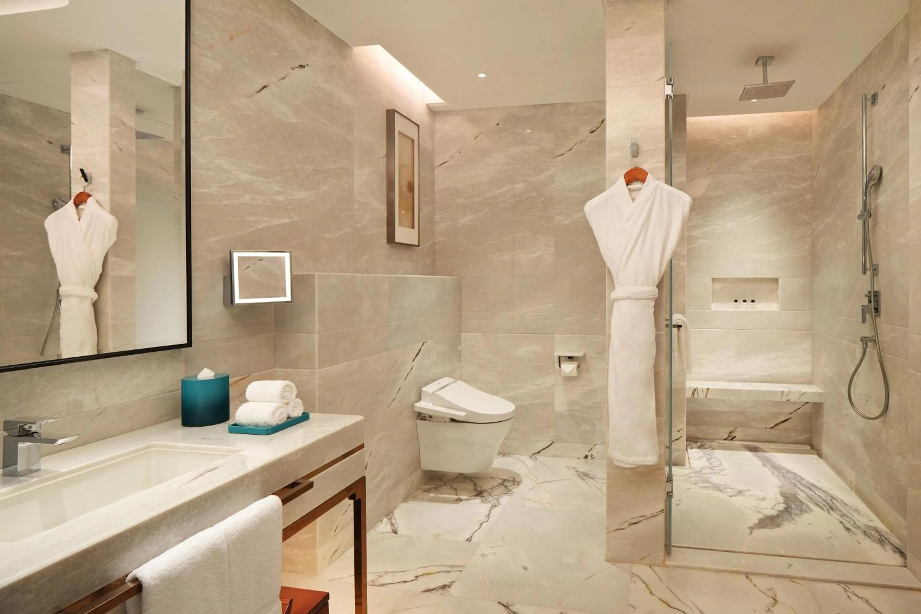 Bathroom in Na Lotus Hotel, a Luxury Collection Hotel, Nanning