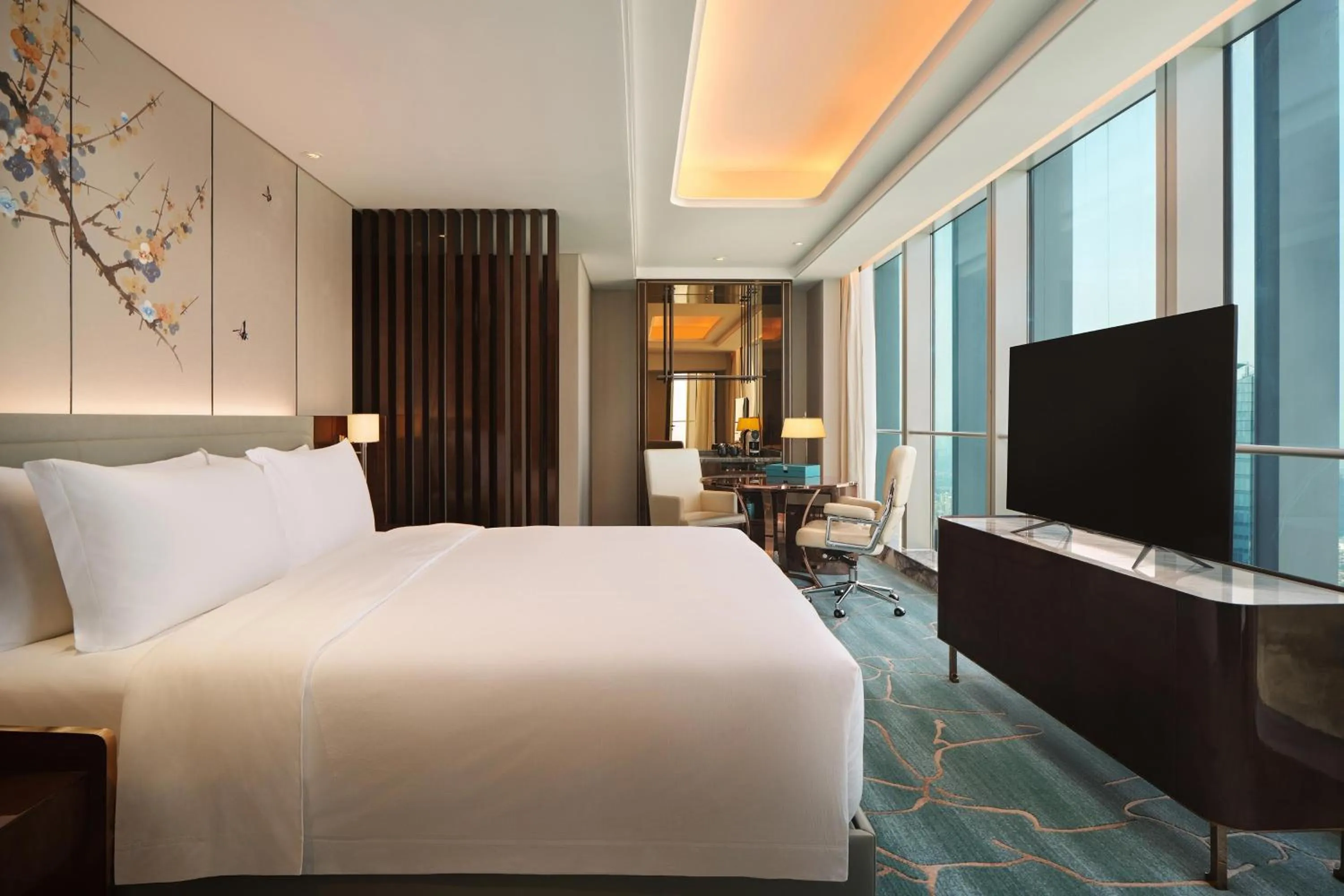 Photo of the whole room, Bed in Na Lotus Hotel, a Luxury Collection Hotel, Nanning