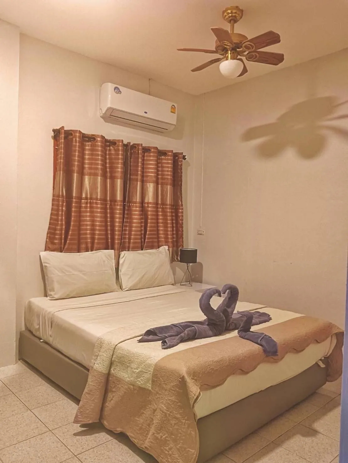 Bed in Ban Elephant Blanc Bungalow