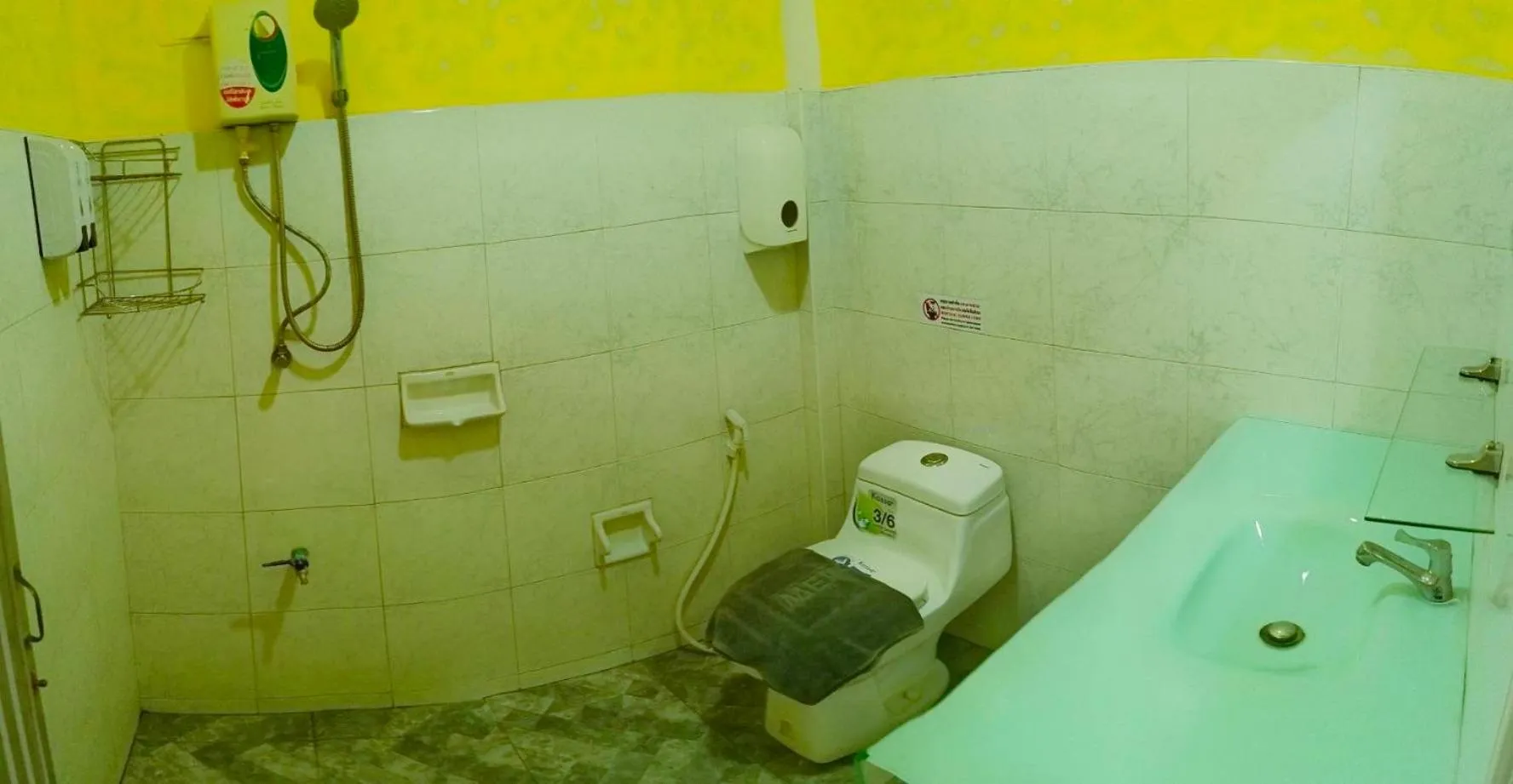 Ban Elephant Blanc Bungalow