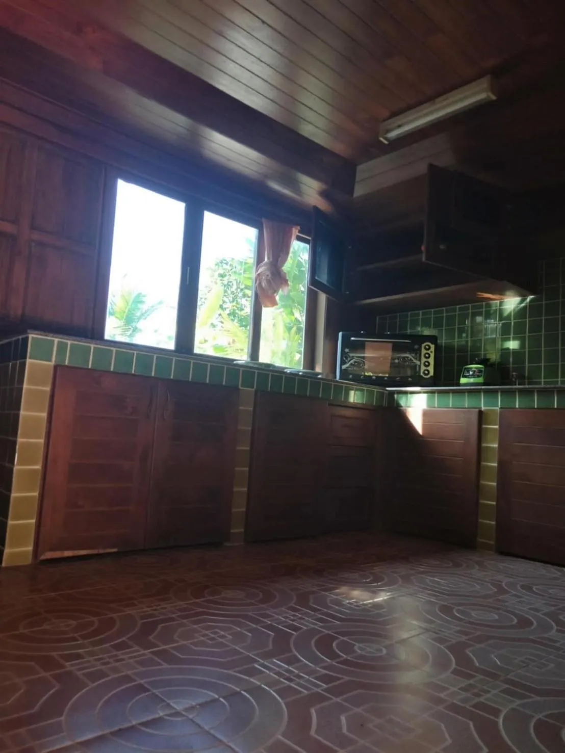 Ban Elephant Blanc Bungalow