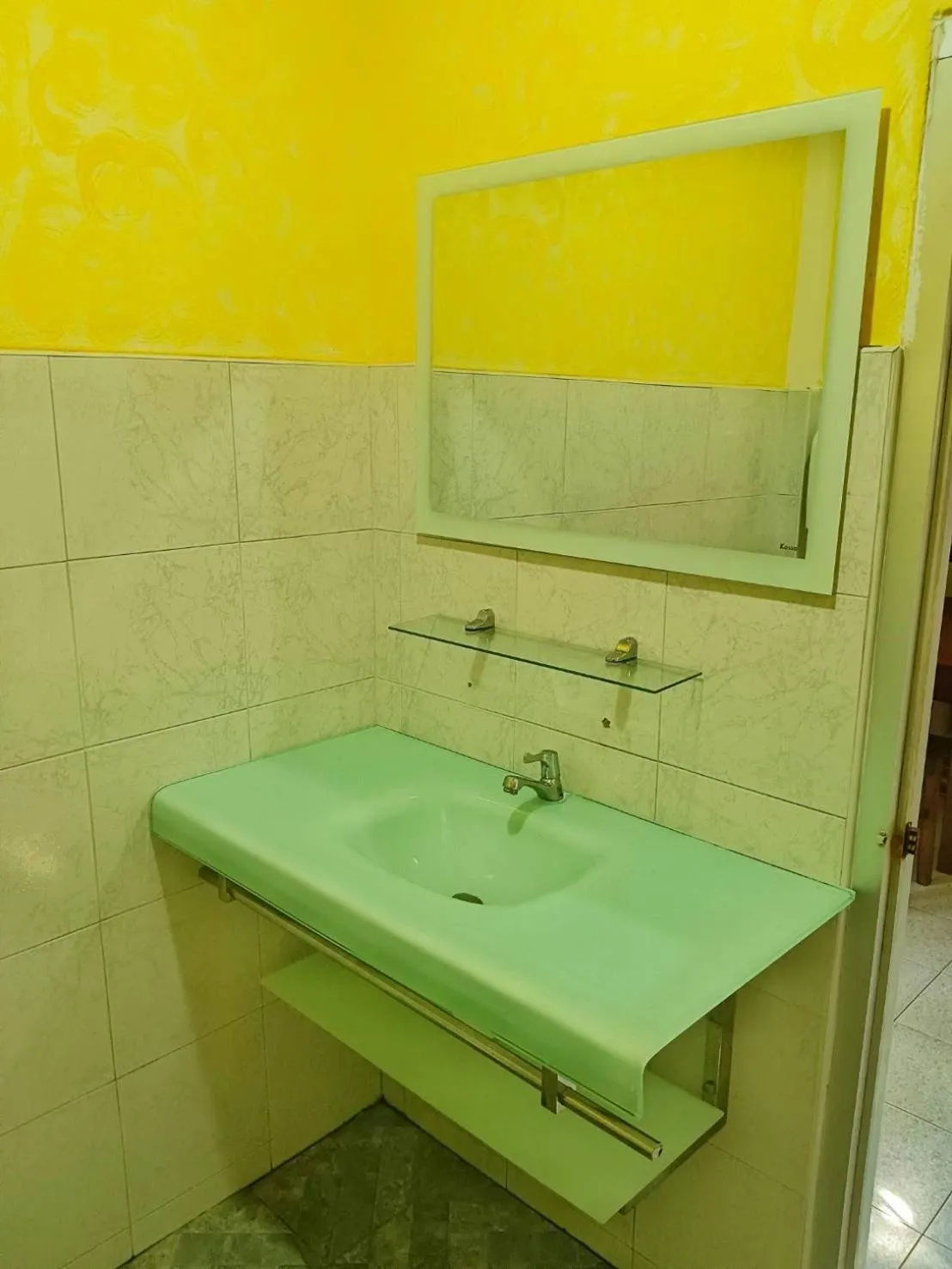 Ban Elephant Blanc Bungalow