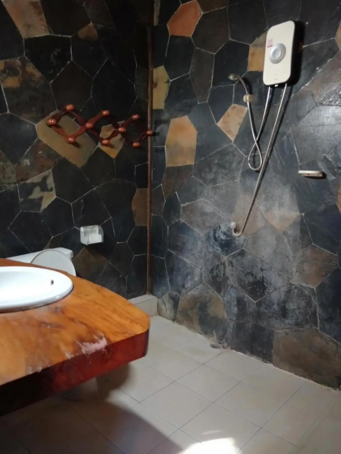 Ban Elephant Blanc Bungalow