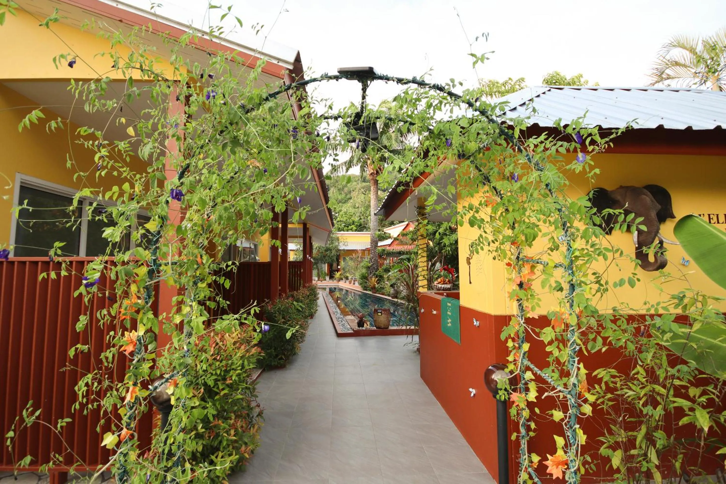 Facade/entrance in Ban Elephant Blanc Bungalow