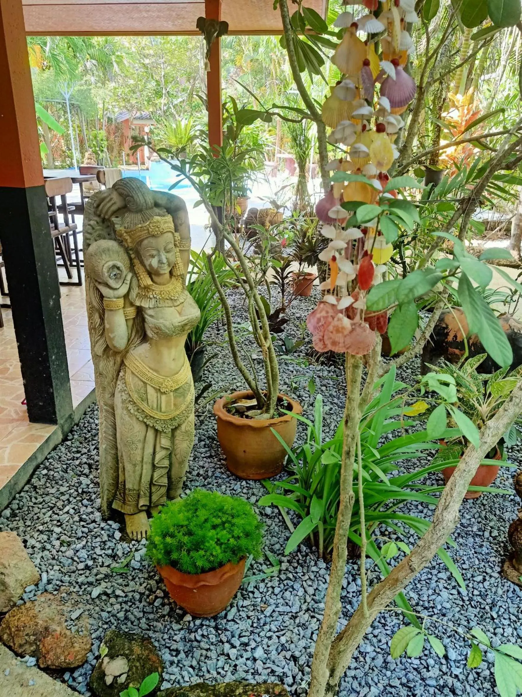 Ban Elephant Blanc Bungalow