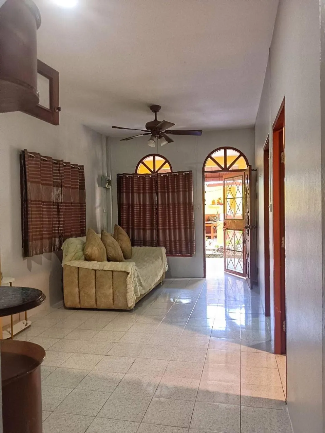 Ban Elephant Blanc Bungalow