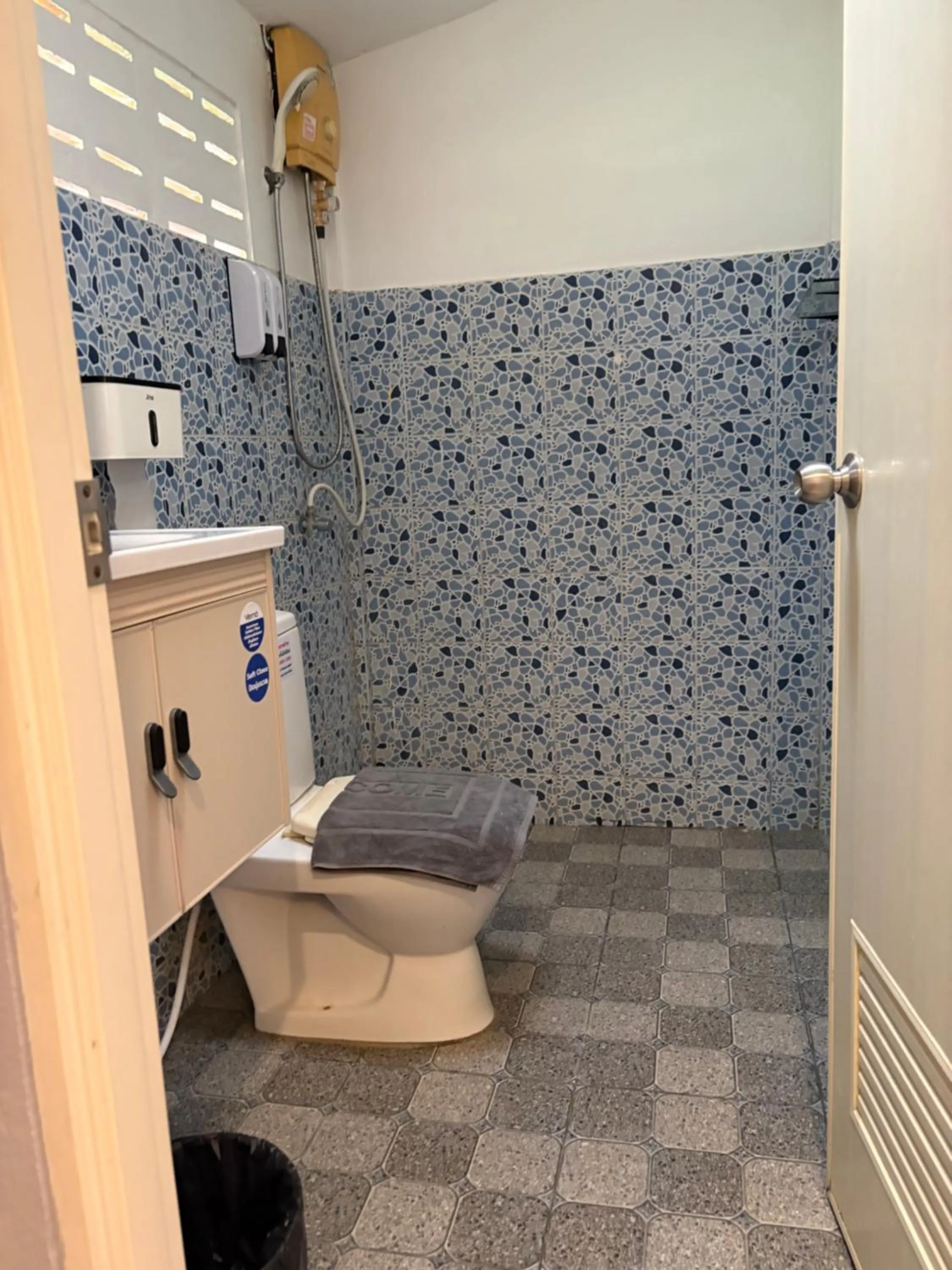 Ban Elephant Blanc Bungalow