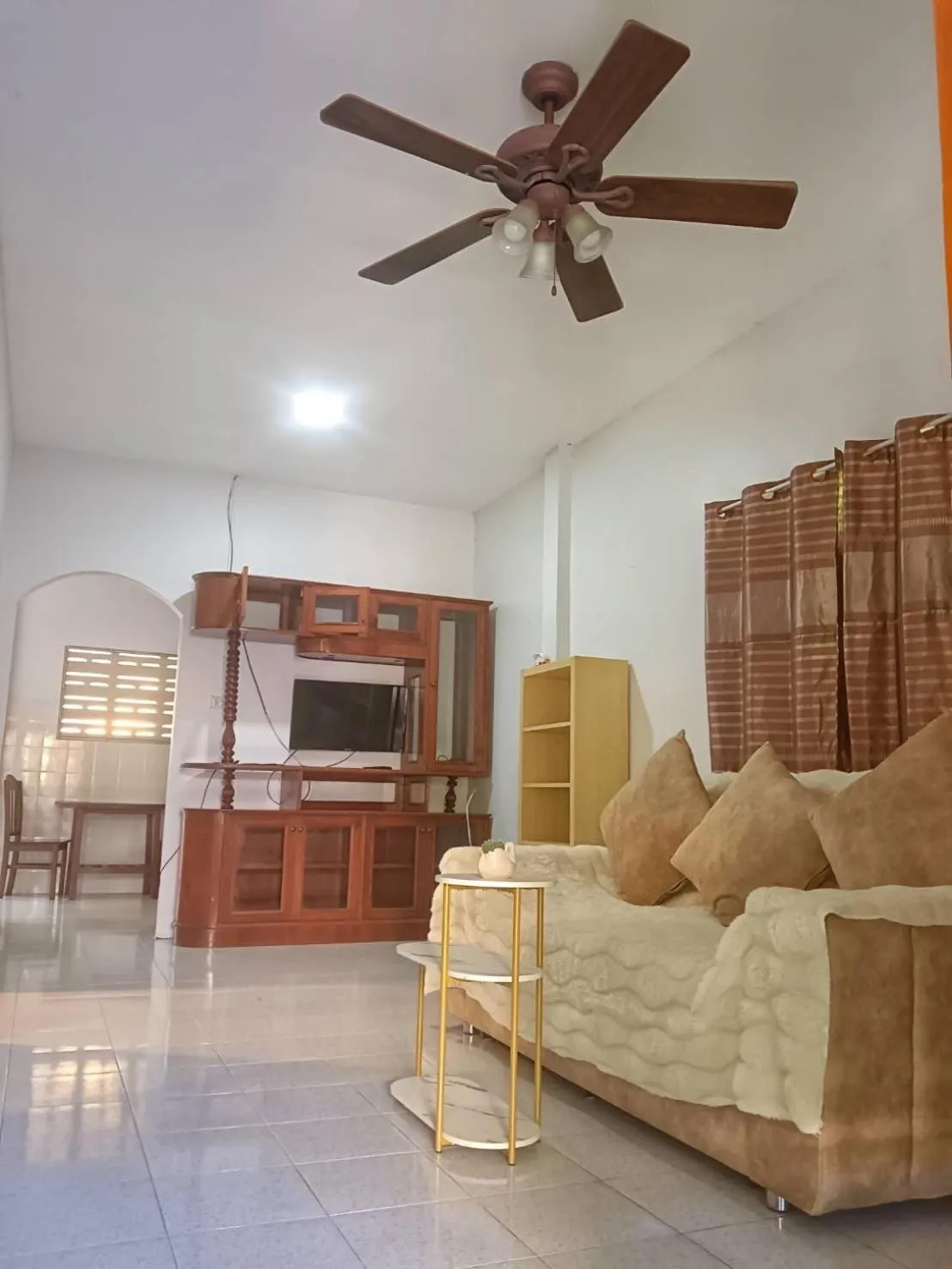 Ban Elephant Blanc Bungalow