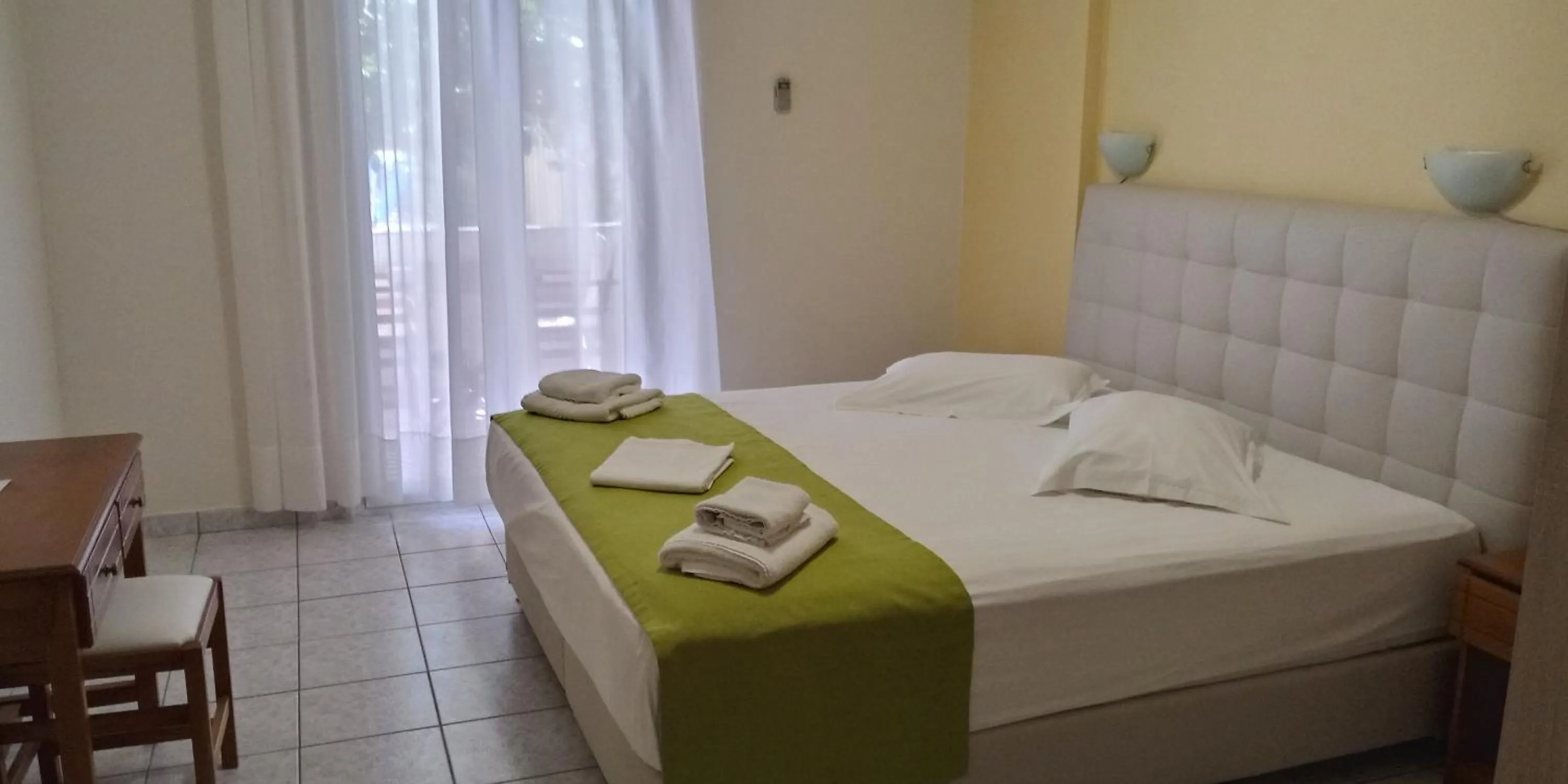 Bed in Christina Studios