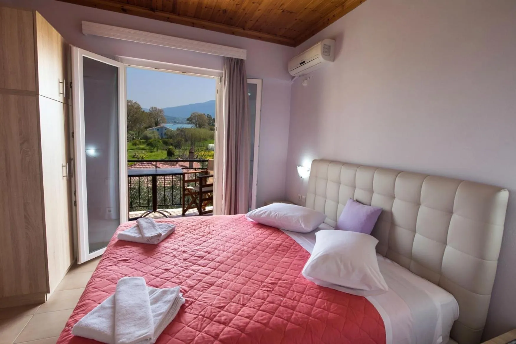 Bed in Christina Studios