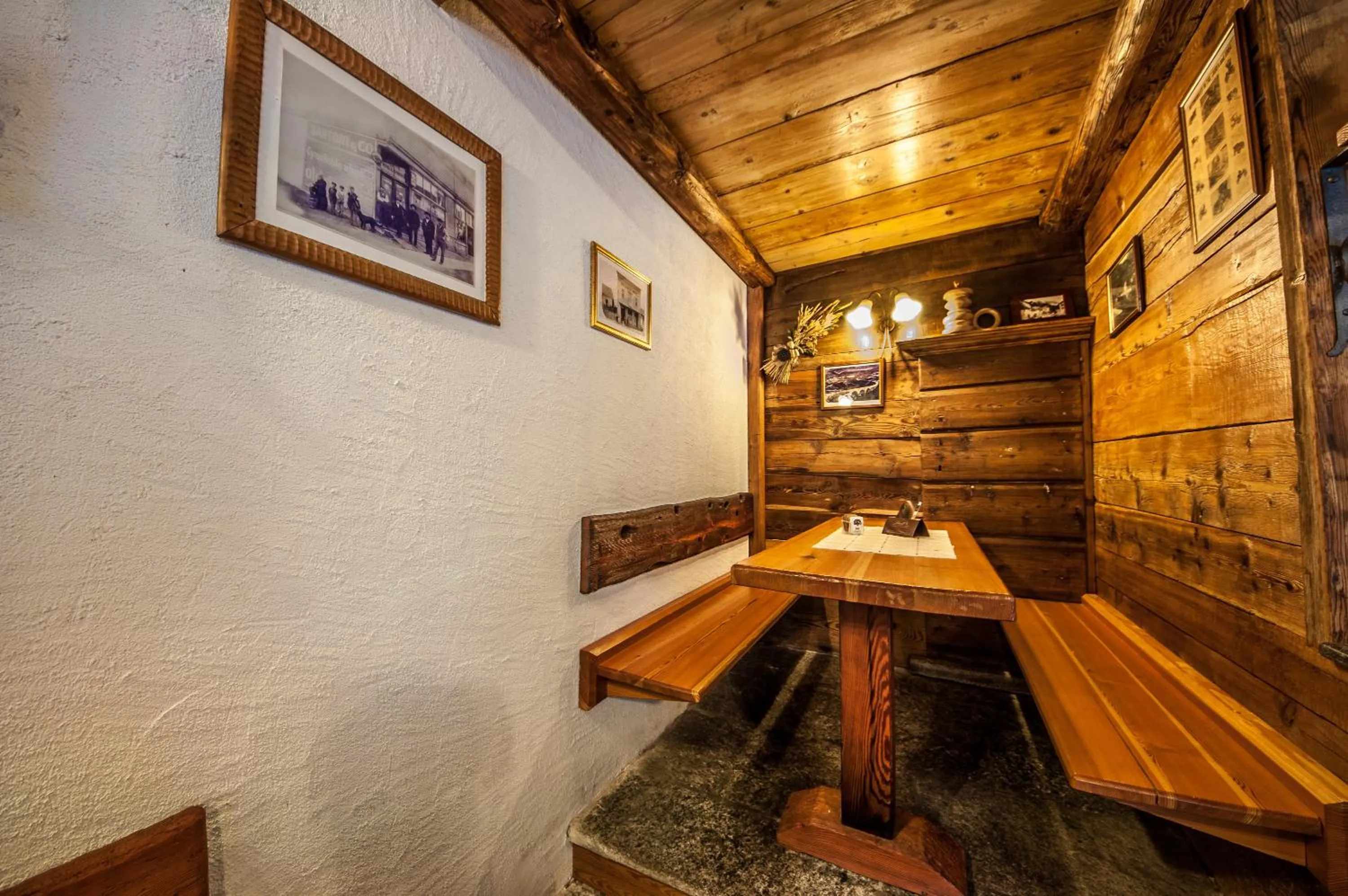 Restaurant/places to eat in Albergo Meublè Vecchio Scarpone