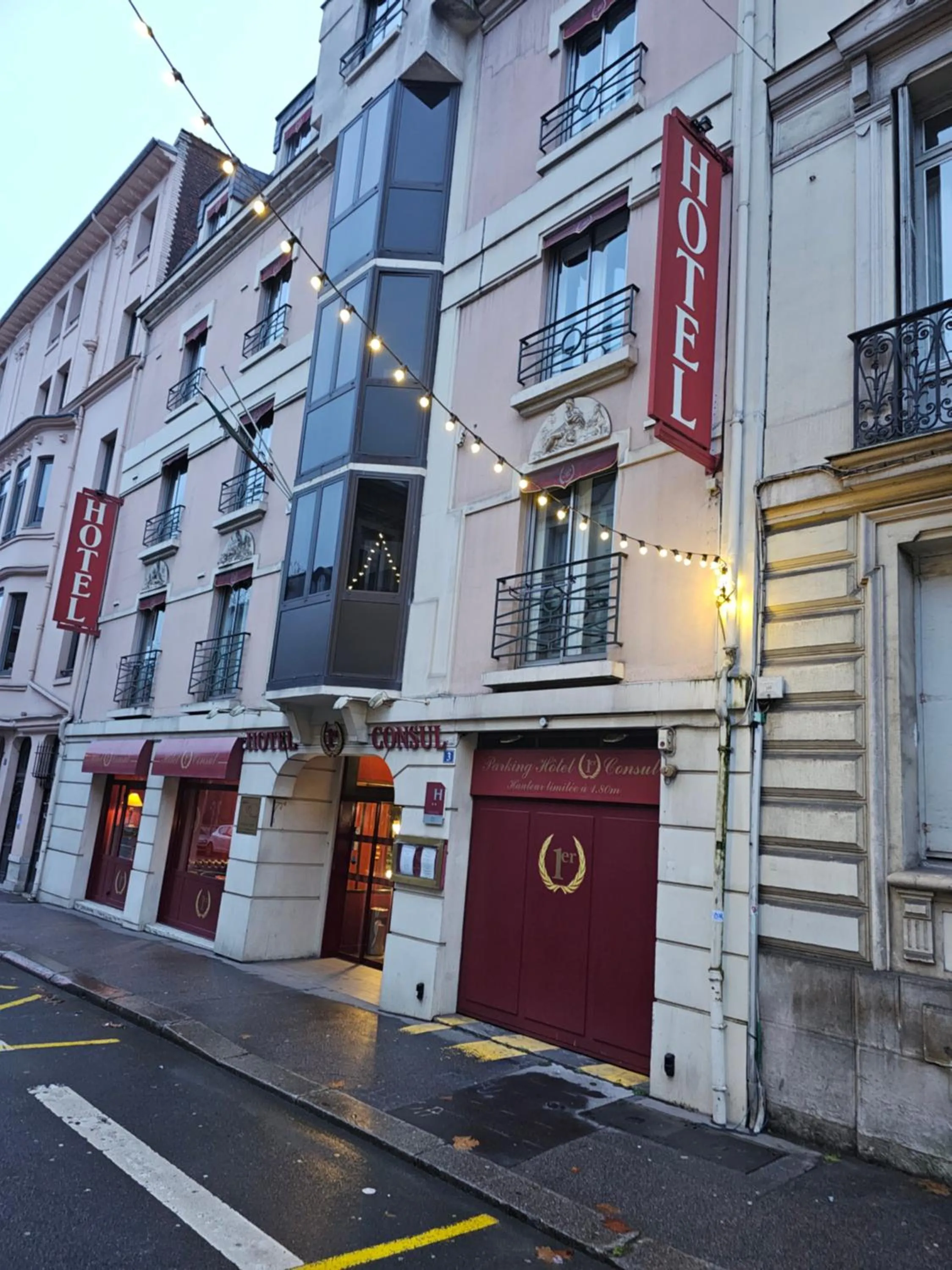 Property building in Hôtel 1er Consul Rouen
