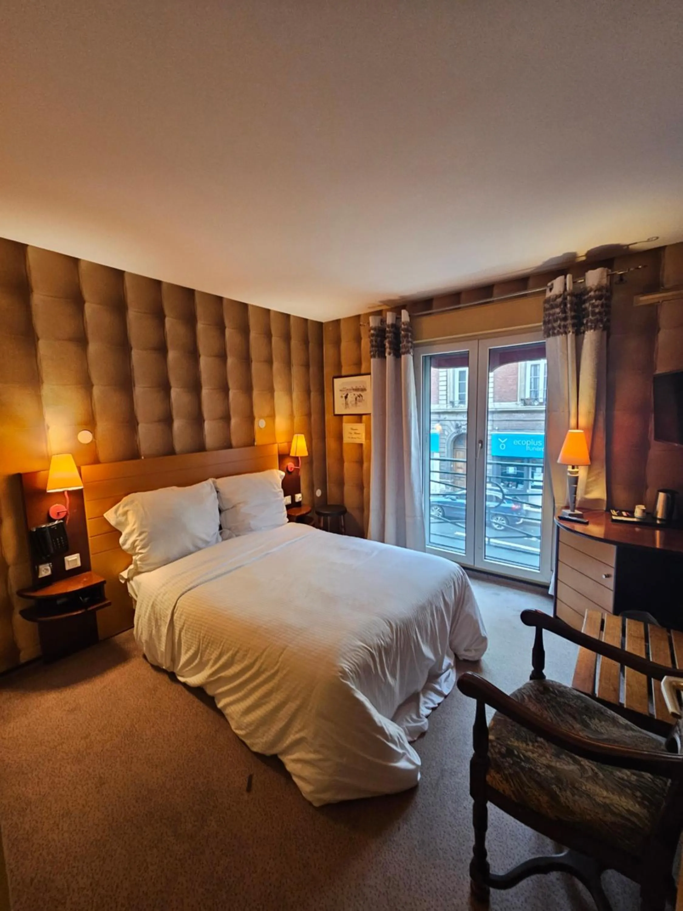 Bed in Hôtel 1er Consul Rouen