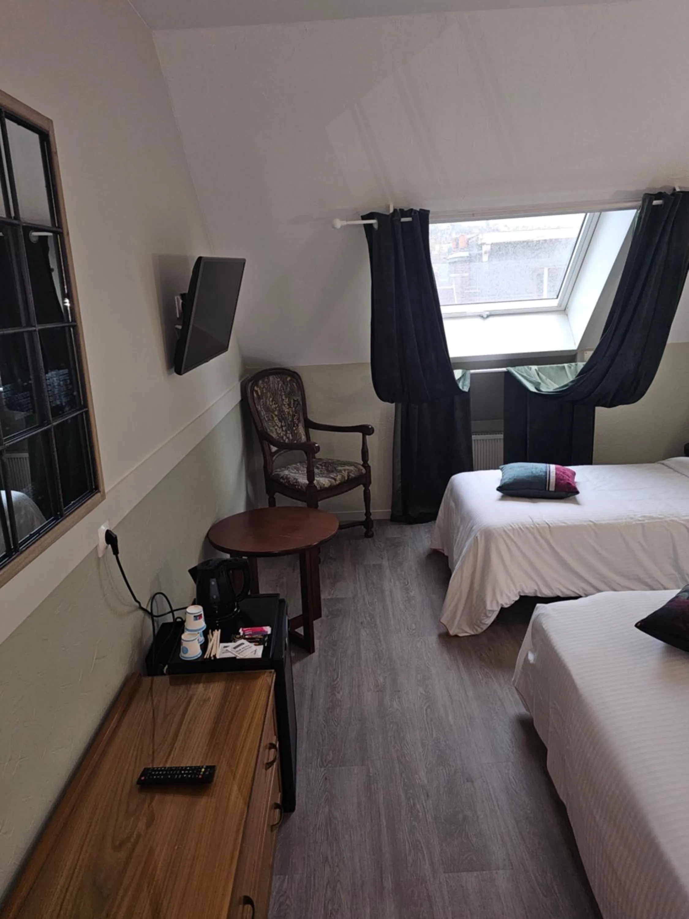 Bed in Hôtel 1er Consul Rouen