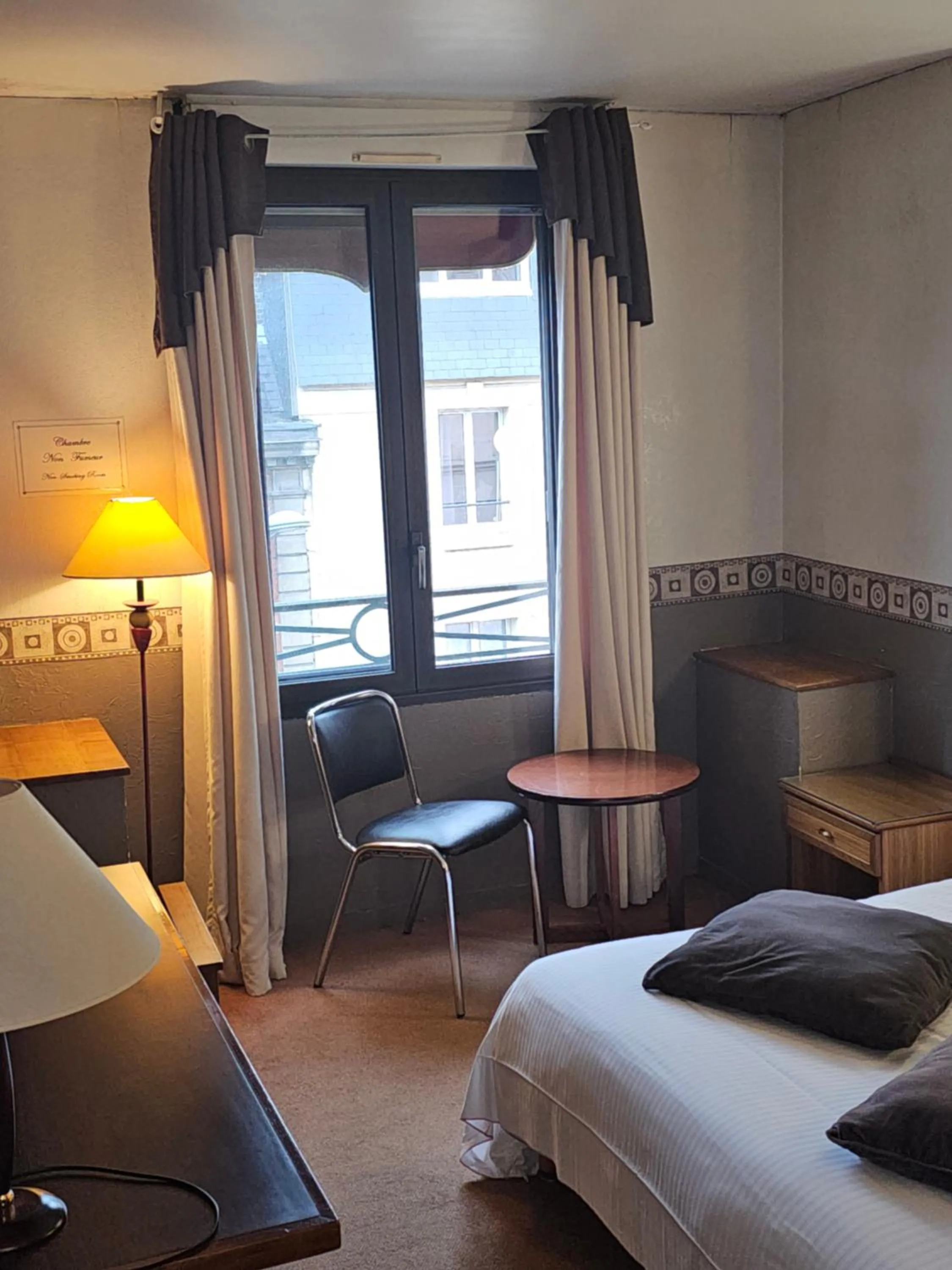 Bed in Hôtel 1er Consul Rouen