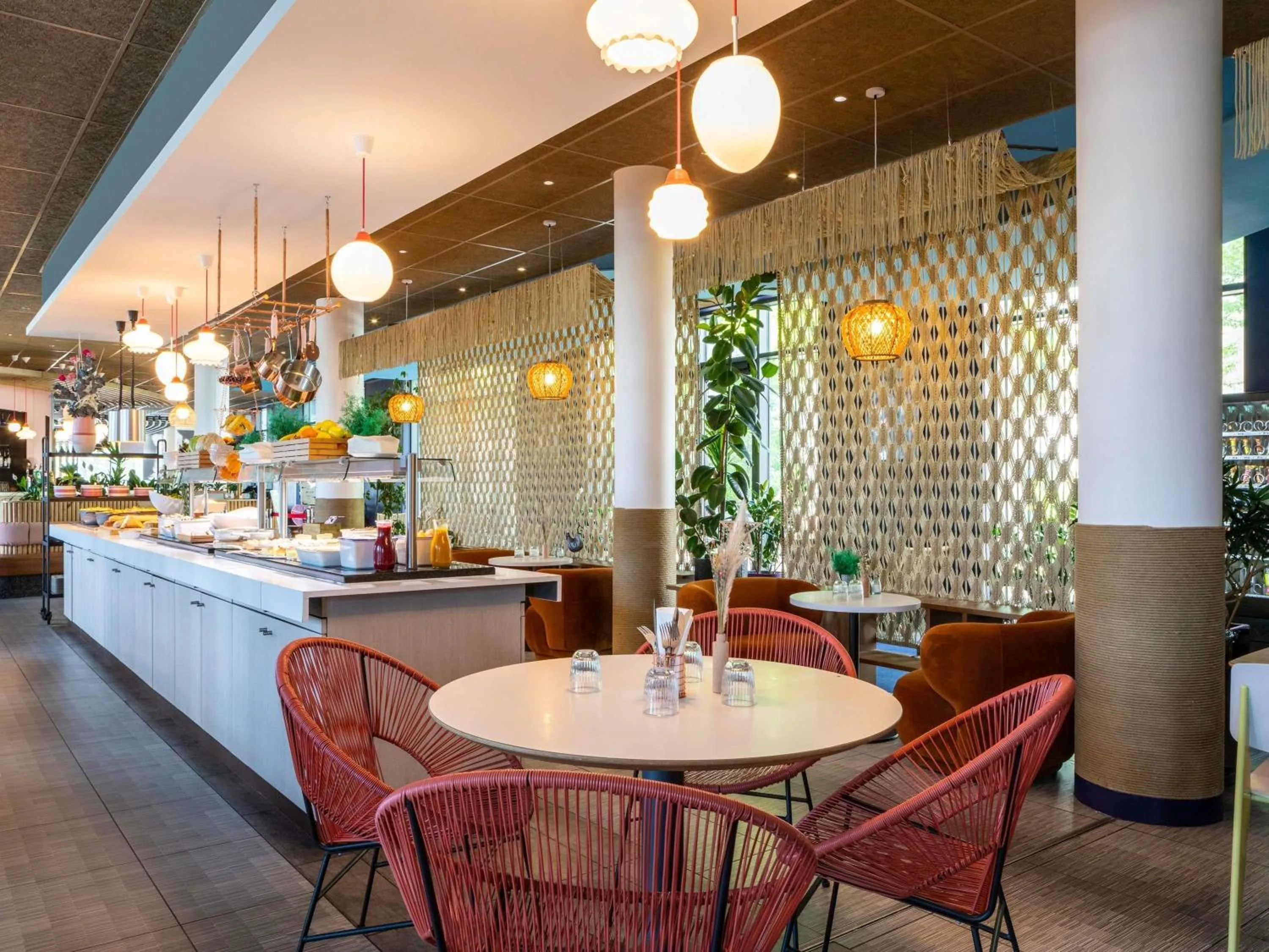 Restaurant/places to eat in ibis Paris Coeur d'Orly Airport