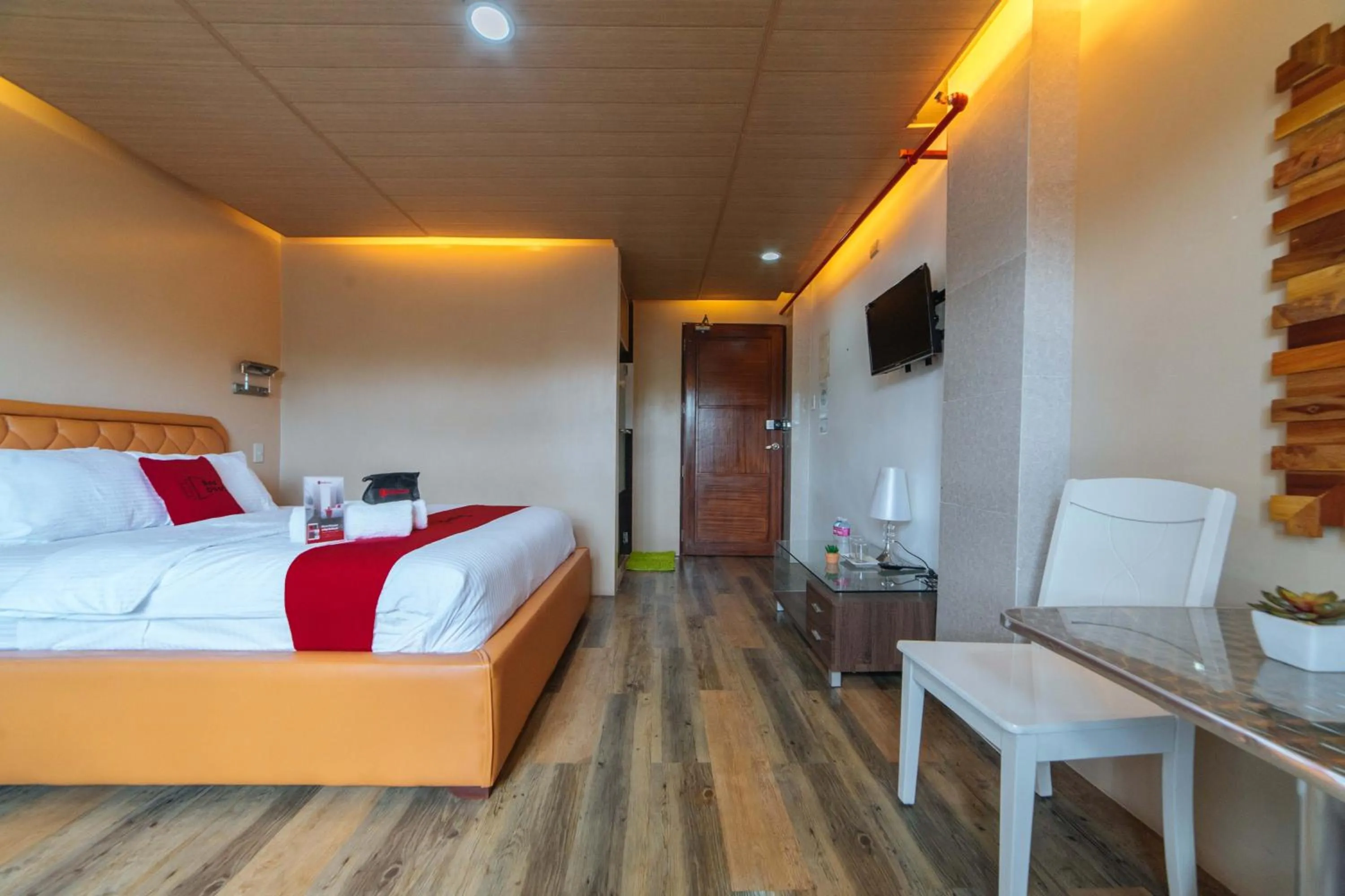 Photo of the whole room in RedDoorz@Lawaan Roxas City