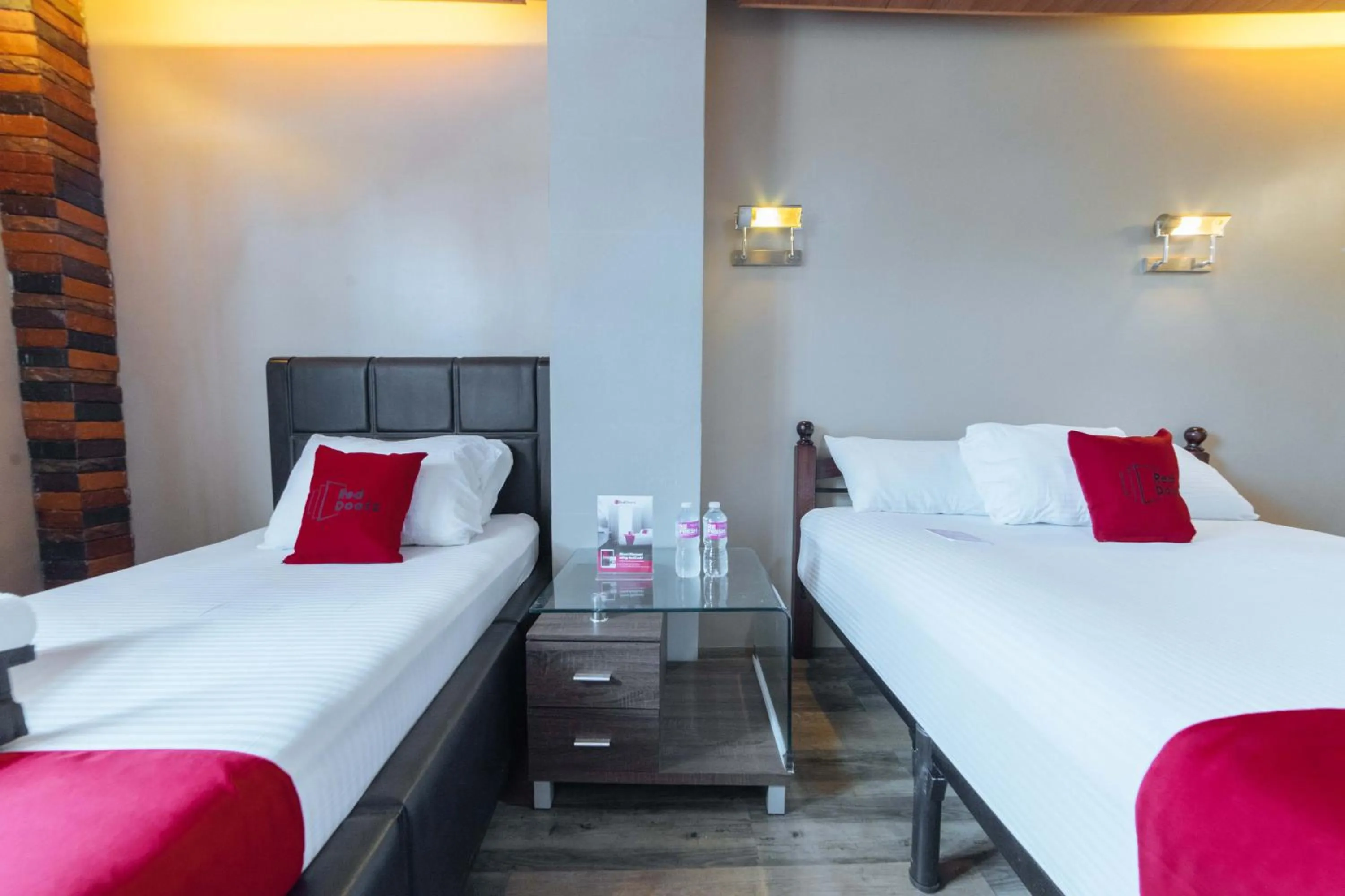 Photo of the whole room in RedDoorz@Lawaan Roxas City