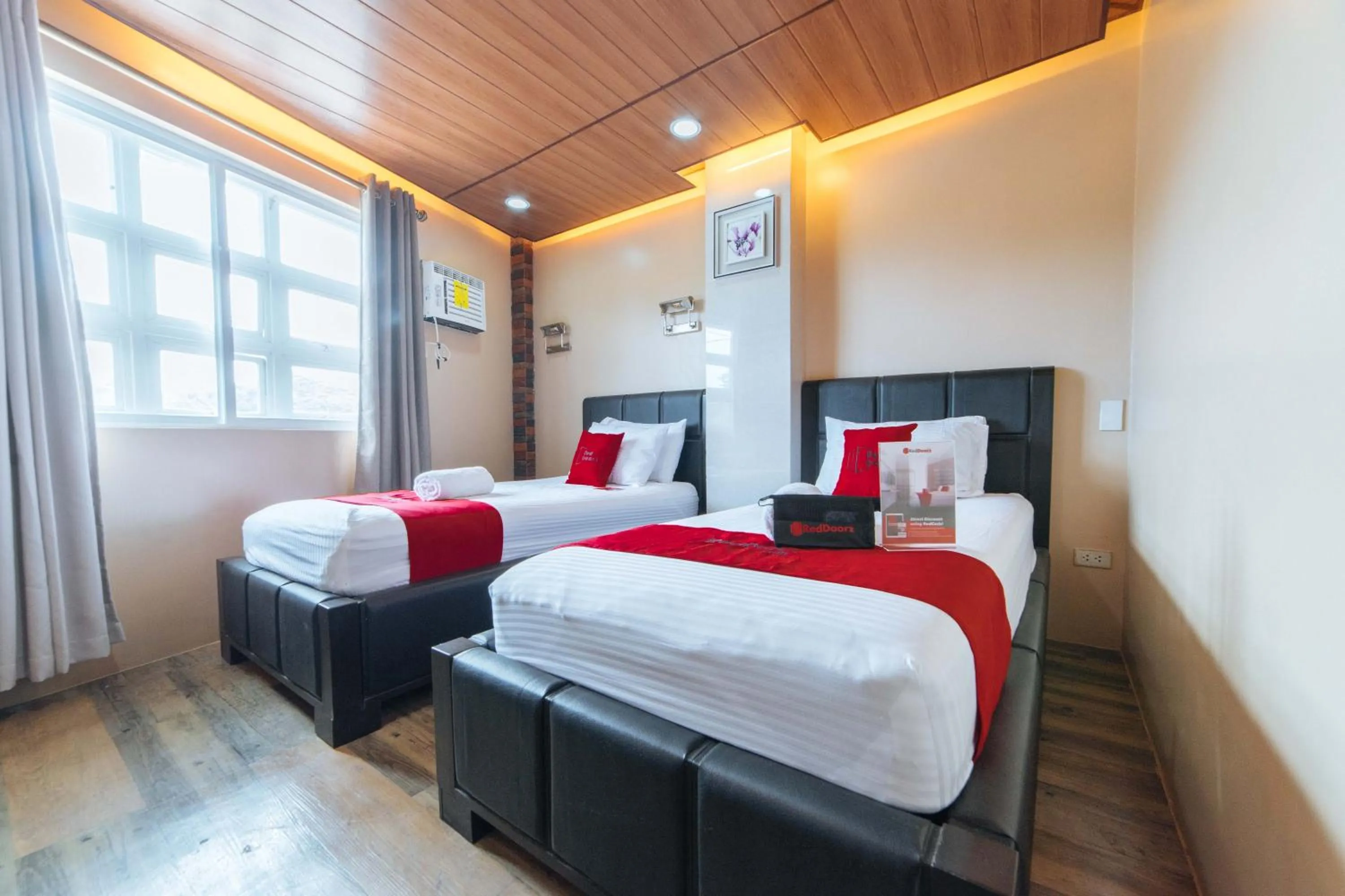 Photo of the whole room in RedDoorz@Lawaan Roxas City