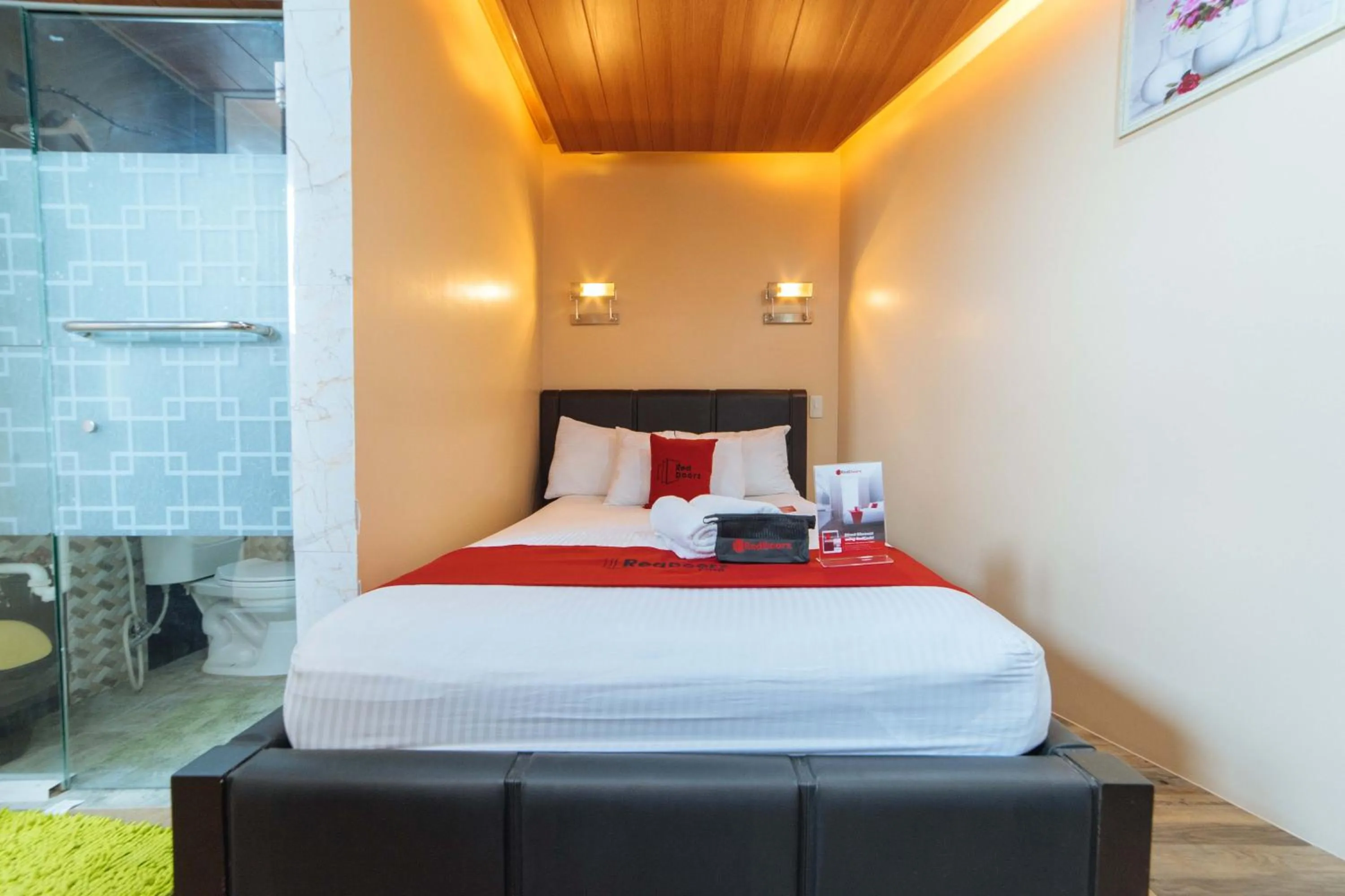 Bed in RedDoorz@Lawaan Roxas City