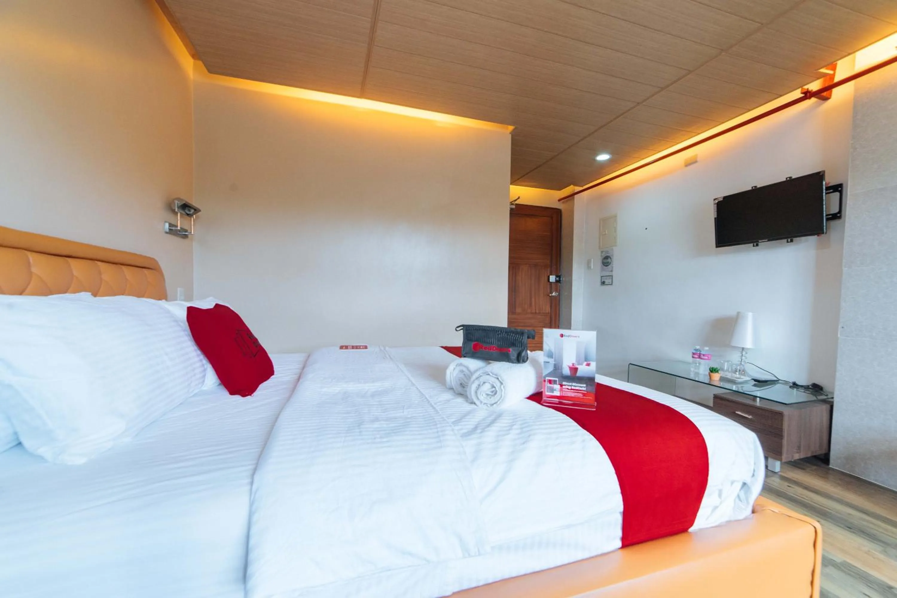 Bedroom in RedDoorz@Lawaan Roxas City