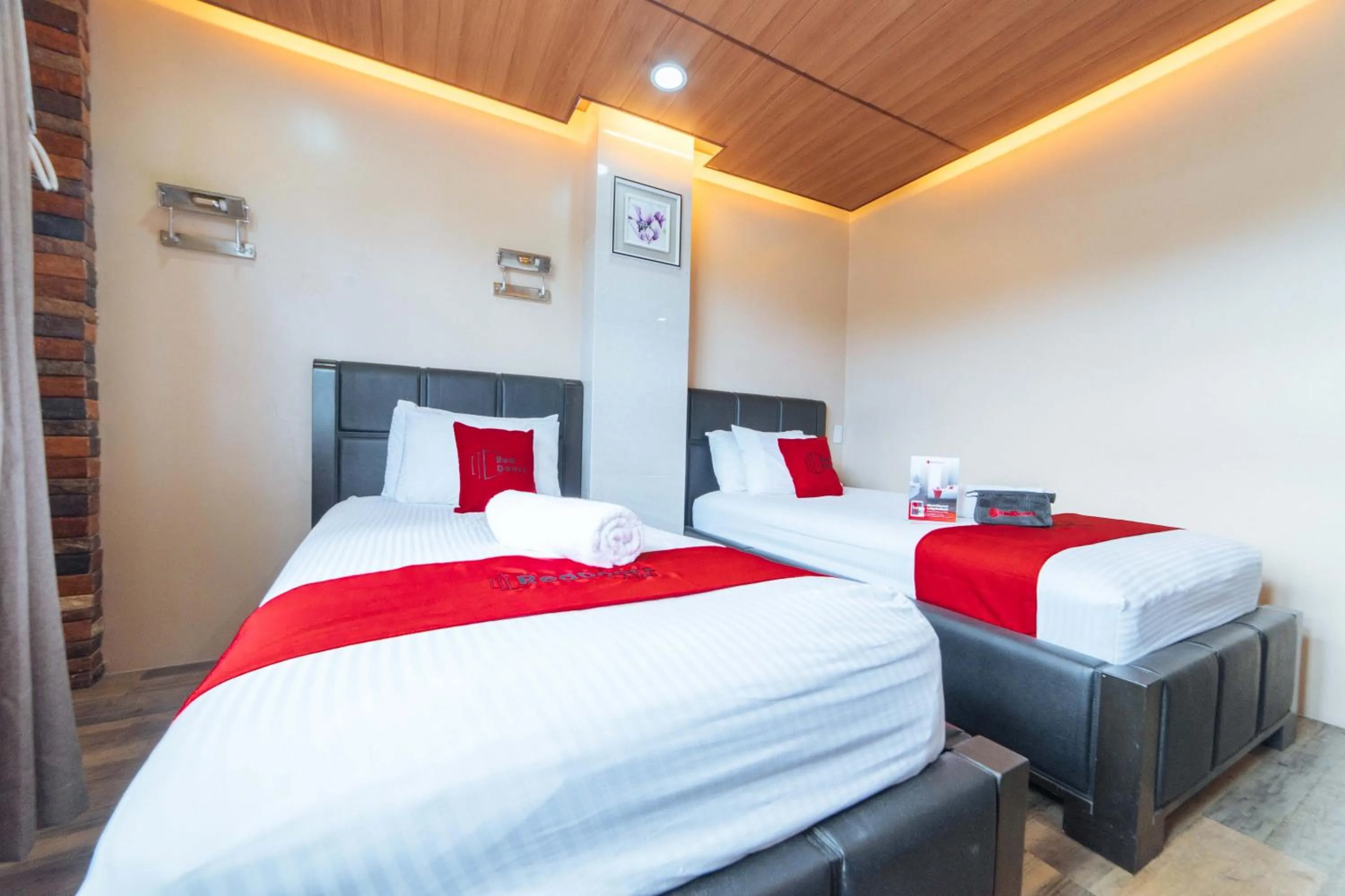 Bed in RedDoorz@Lawaan Roxas City