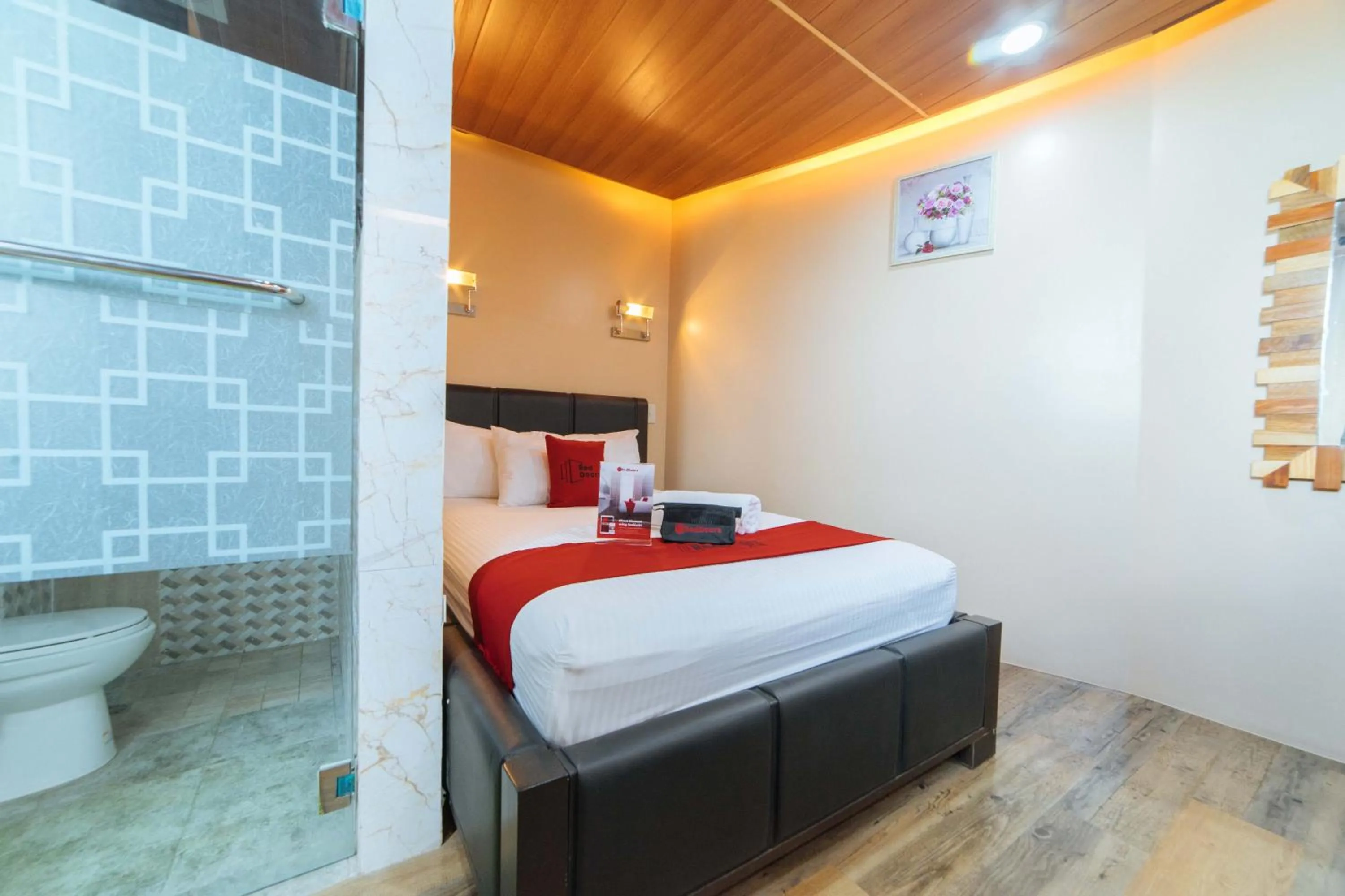 Photo of the whole room in RedDoorz@Lawaan Roxas City