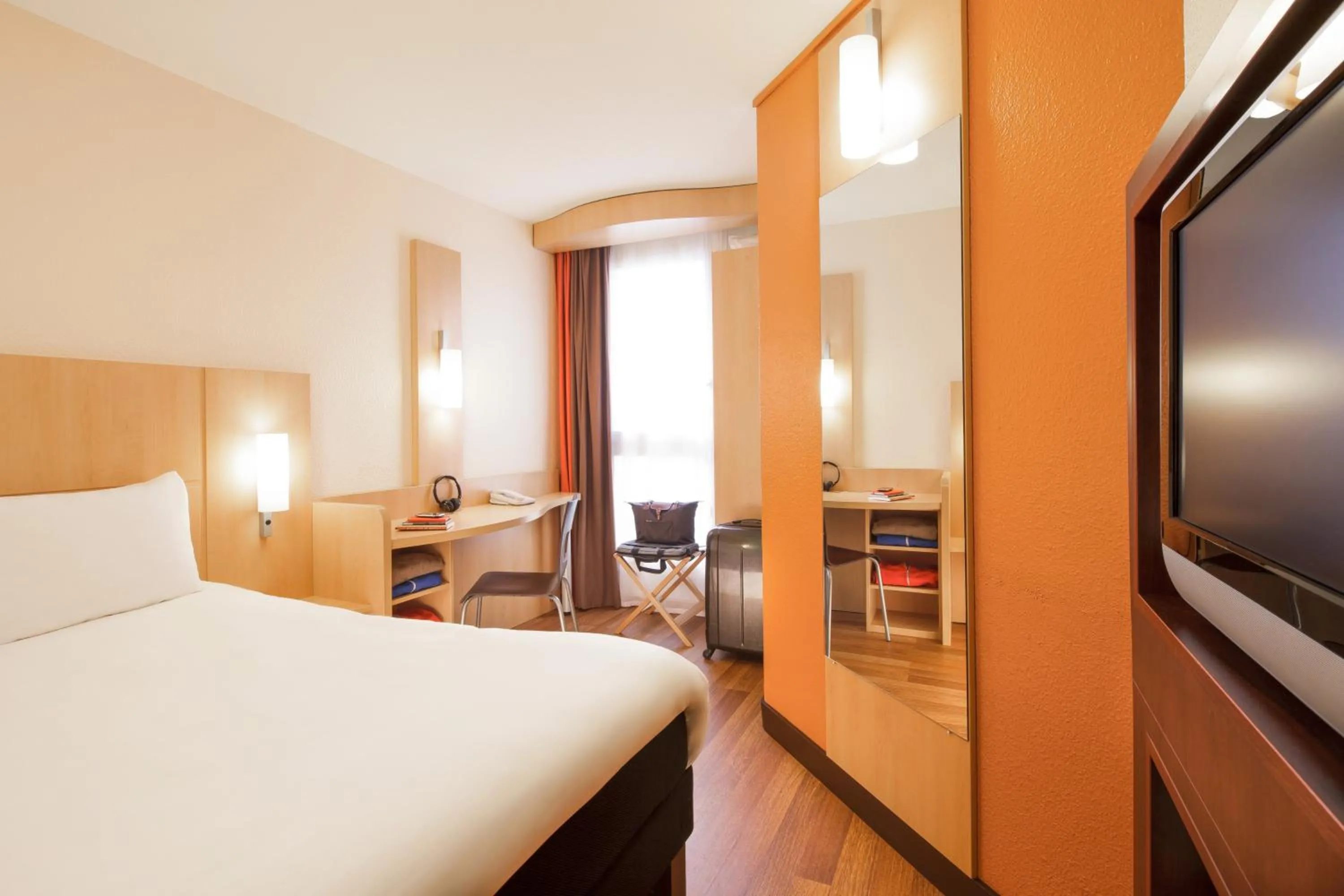 Bed in ibis Versailles Château