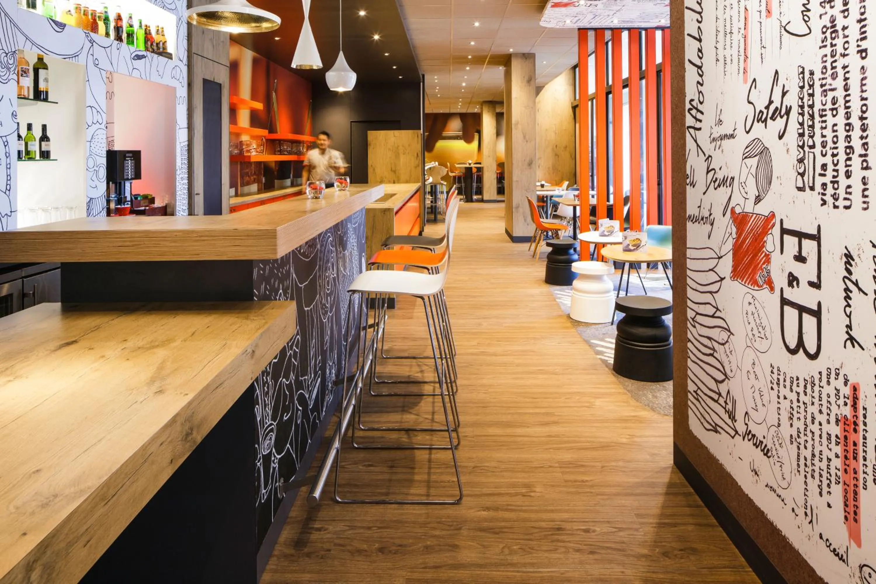 Restaurant/places to eat in ibis Versailles Château