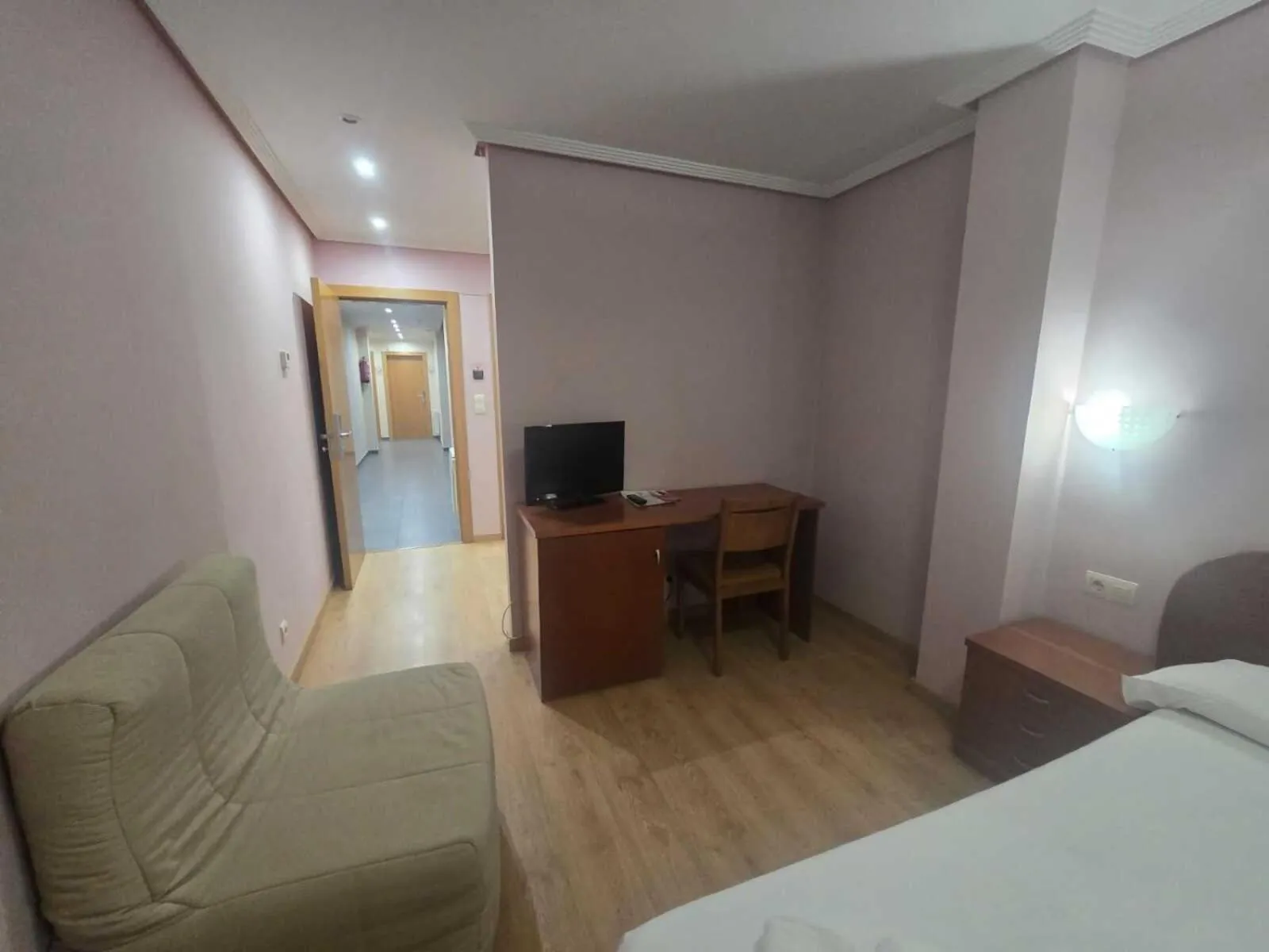 Bed in HOTEL EL ROBLE PALENTINO