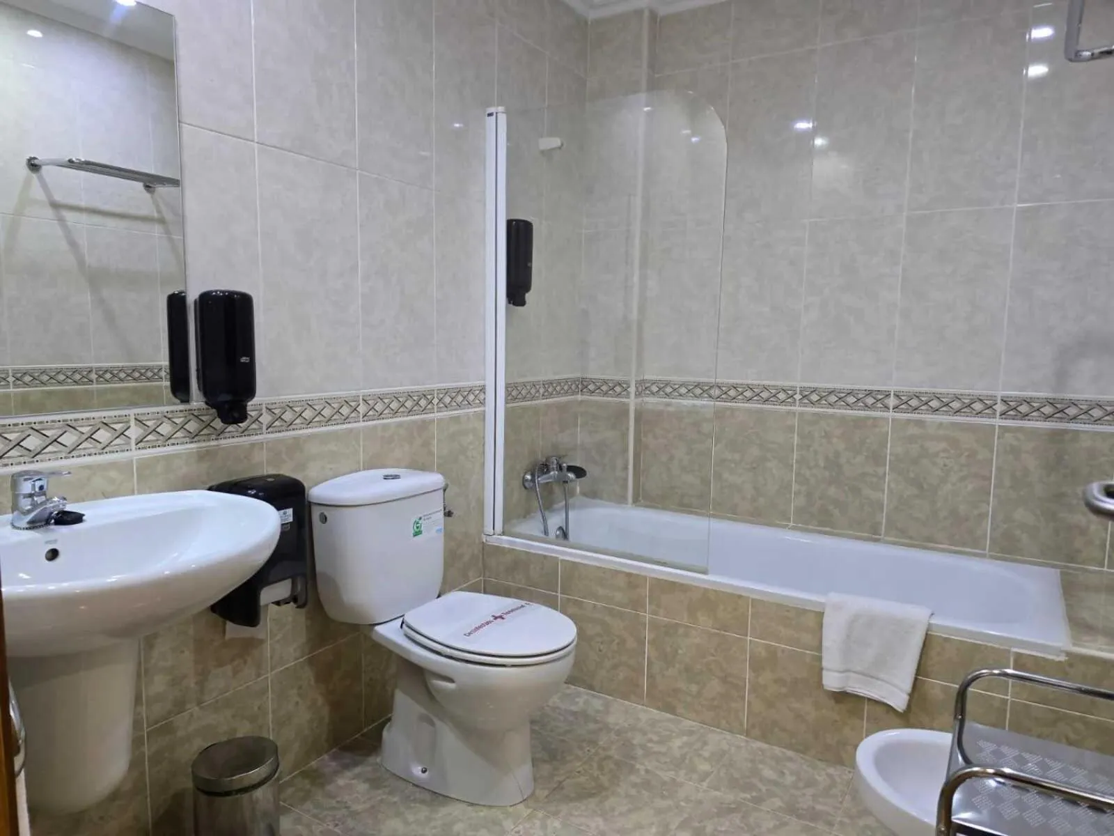 HOTEL EL ROBLE PALENTINO