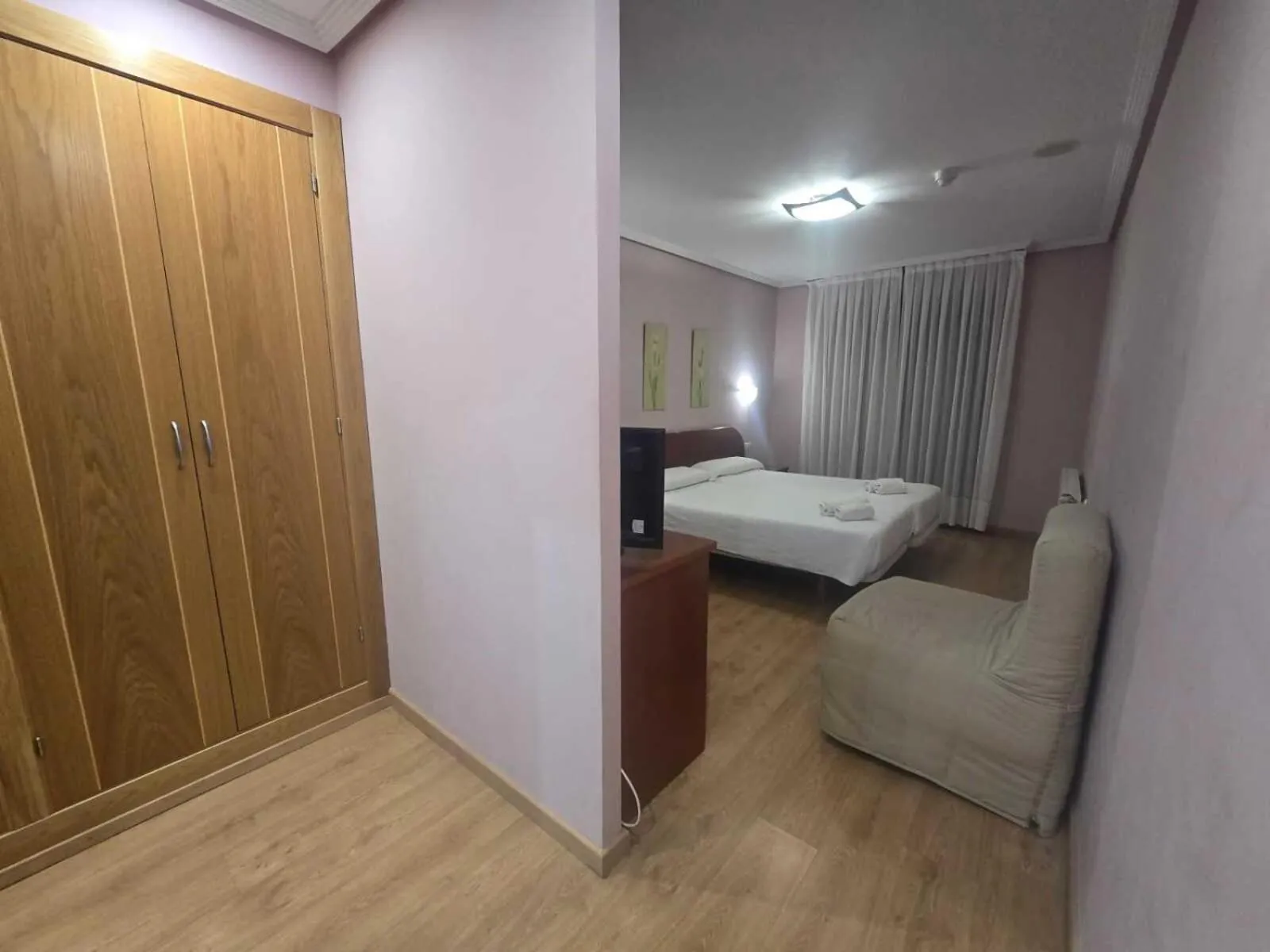 Bed in HOTEL EL ROBLE PALENTINO