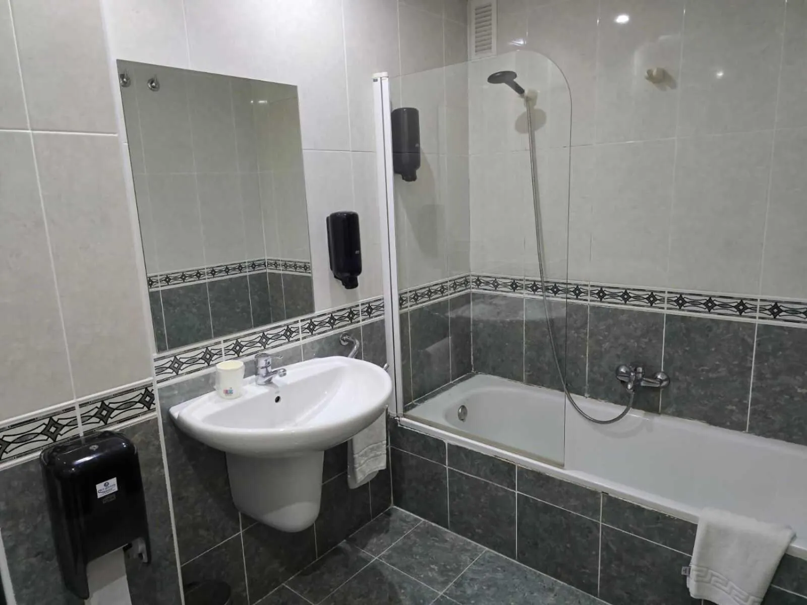 HOTEL EL ROBLE PALENTINO