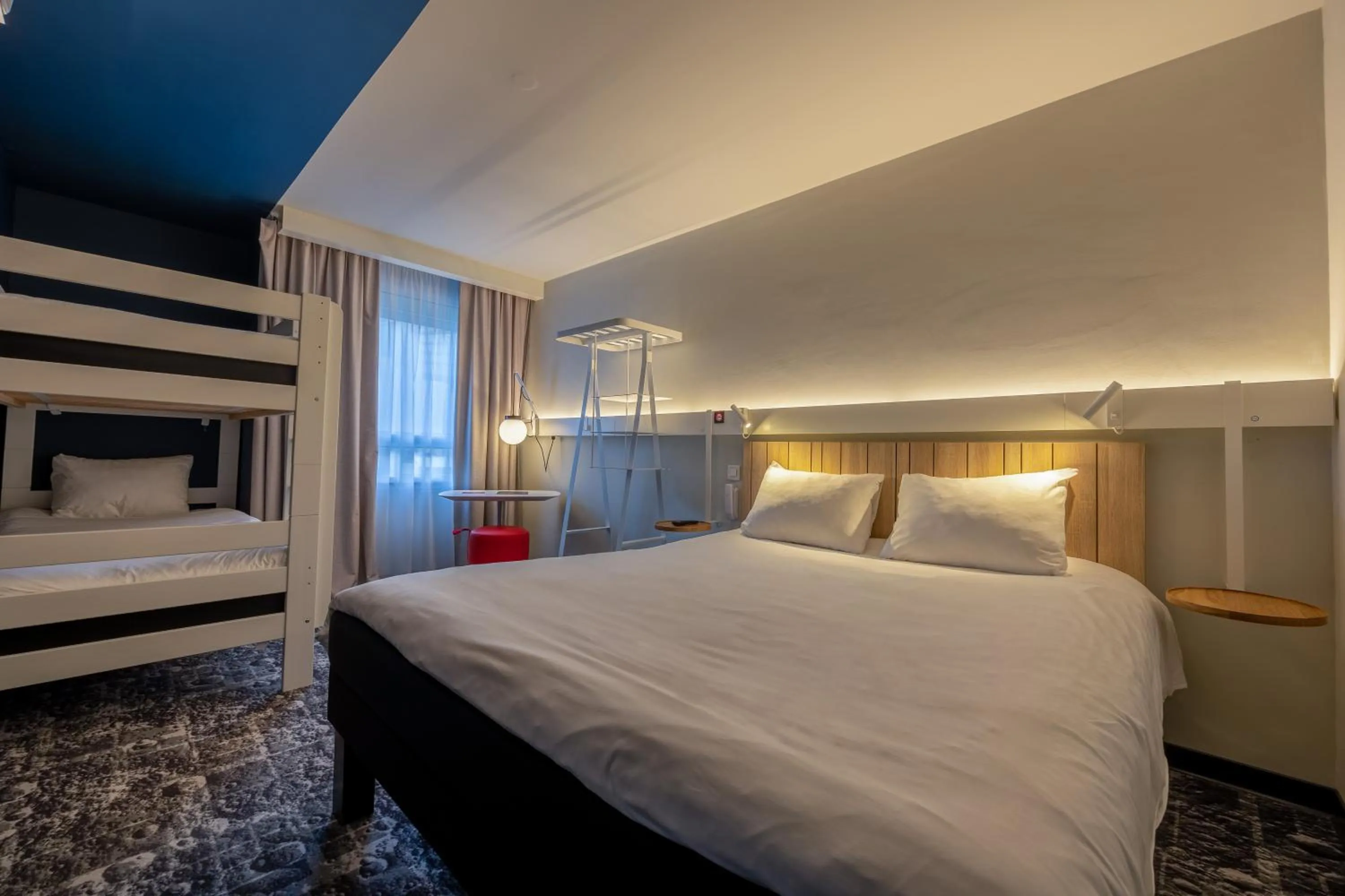 Bedroom, Bed in ibis La Rochelle Centre Historique