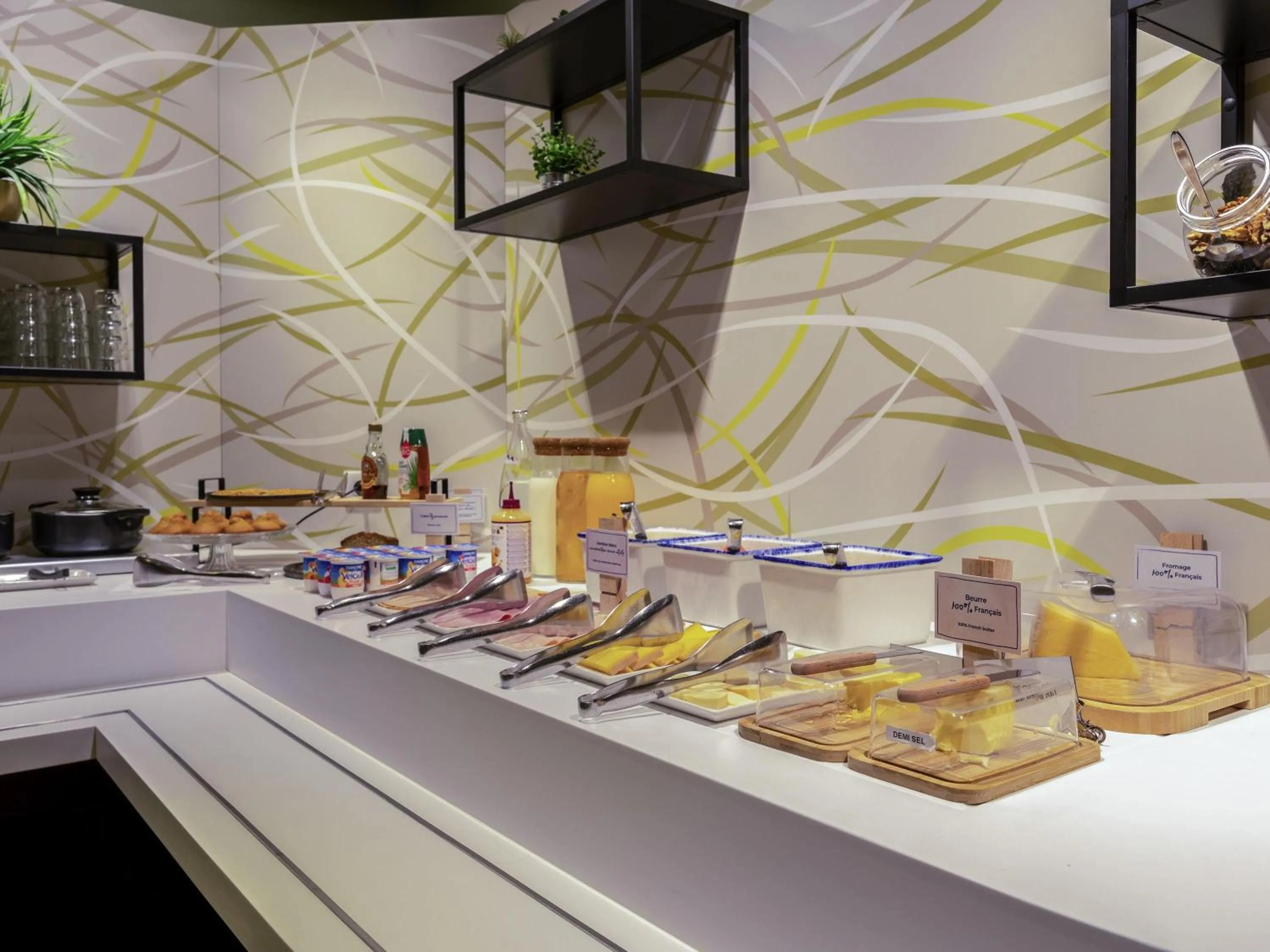 Breakfast in ibis La Rochelle Centre Historique