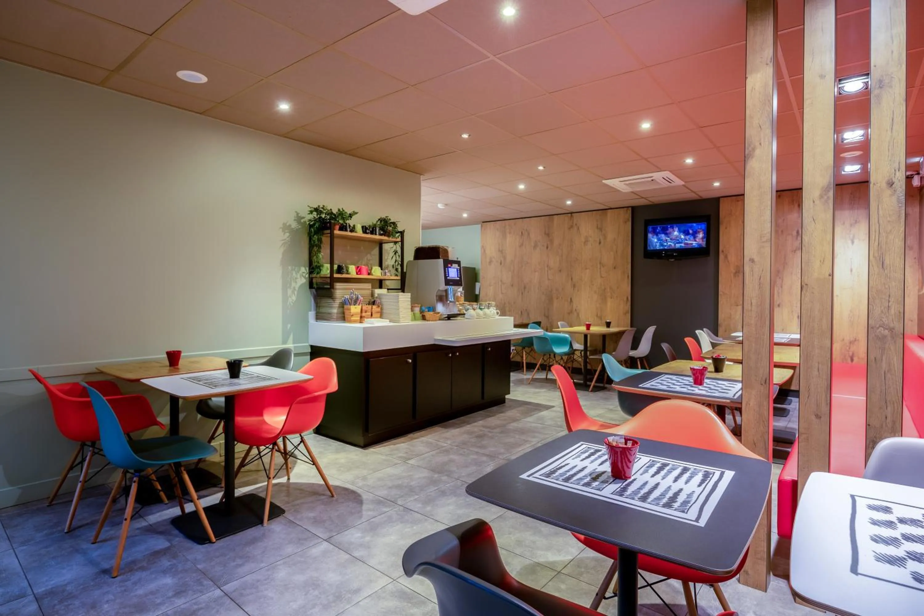 Breakfast in ibis La Rochelle Centre Historique