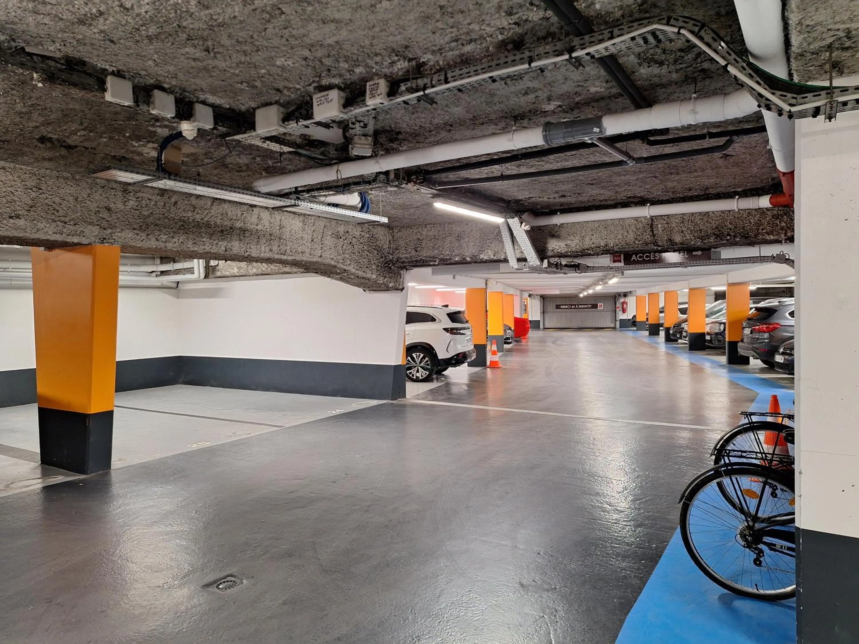 Parking in ibis Rueil-Malmaison Centre