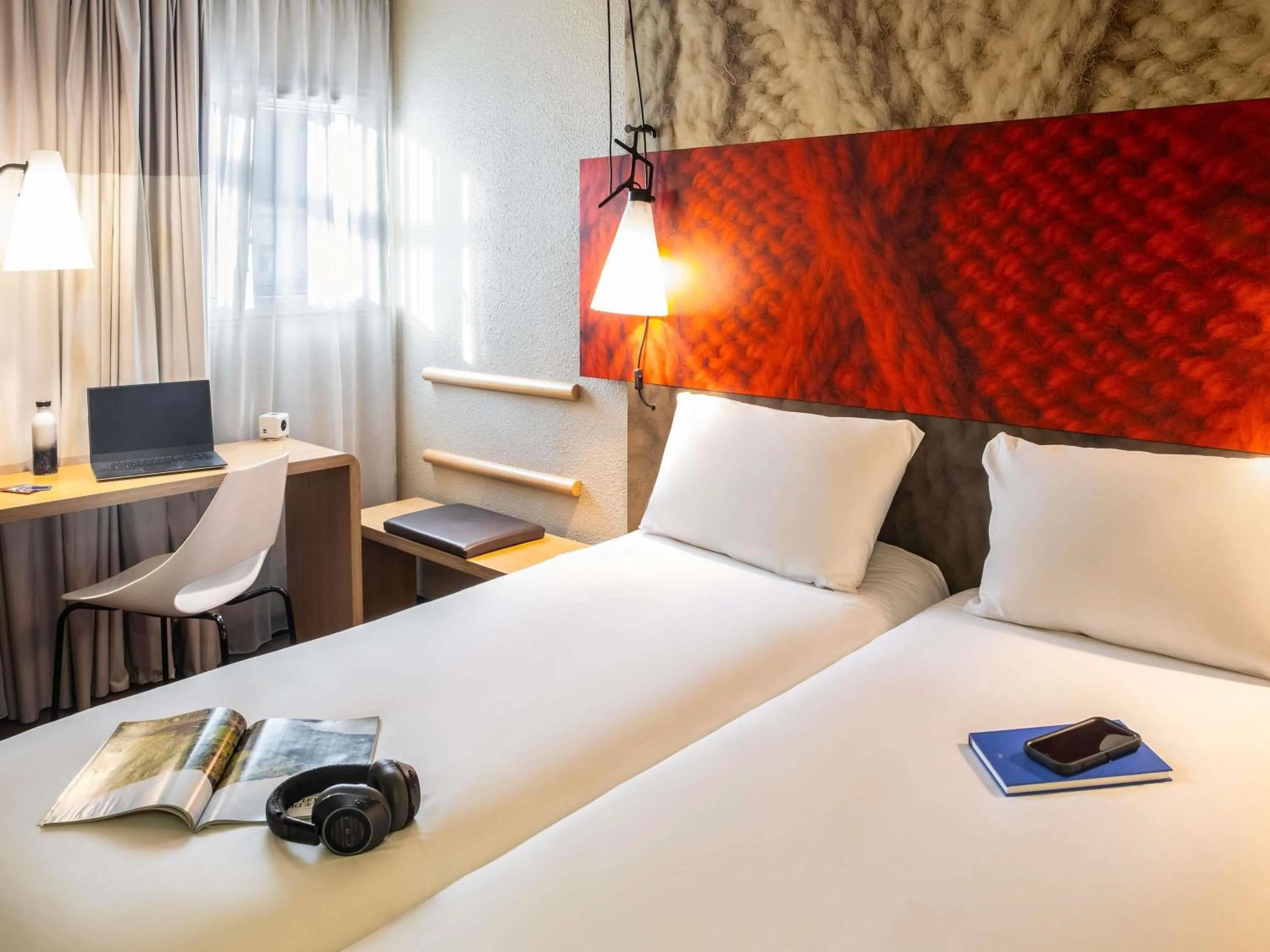 Bedroom, Bed in ibis Rueil-Malmaison Centre