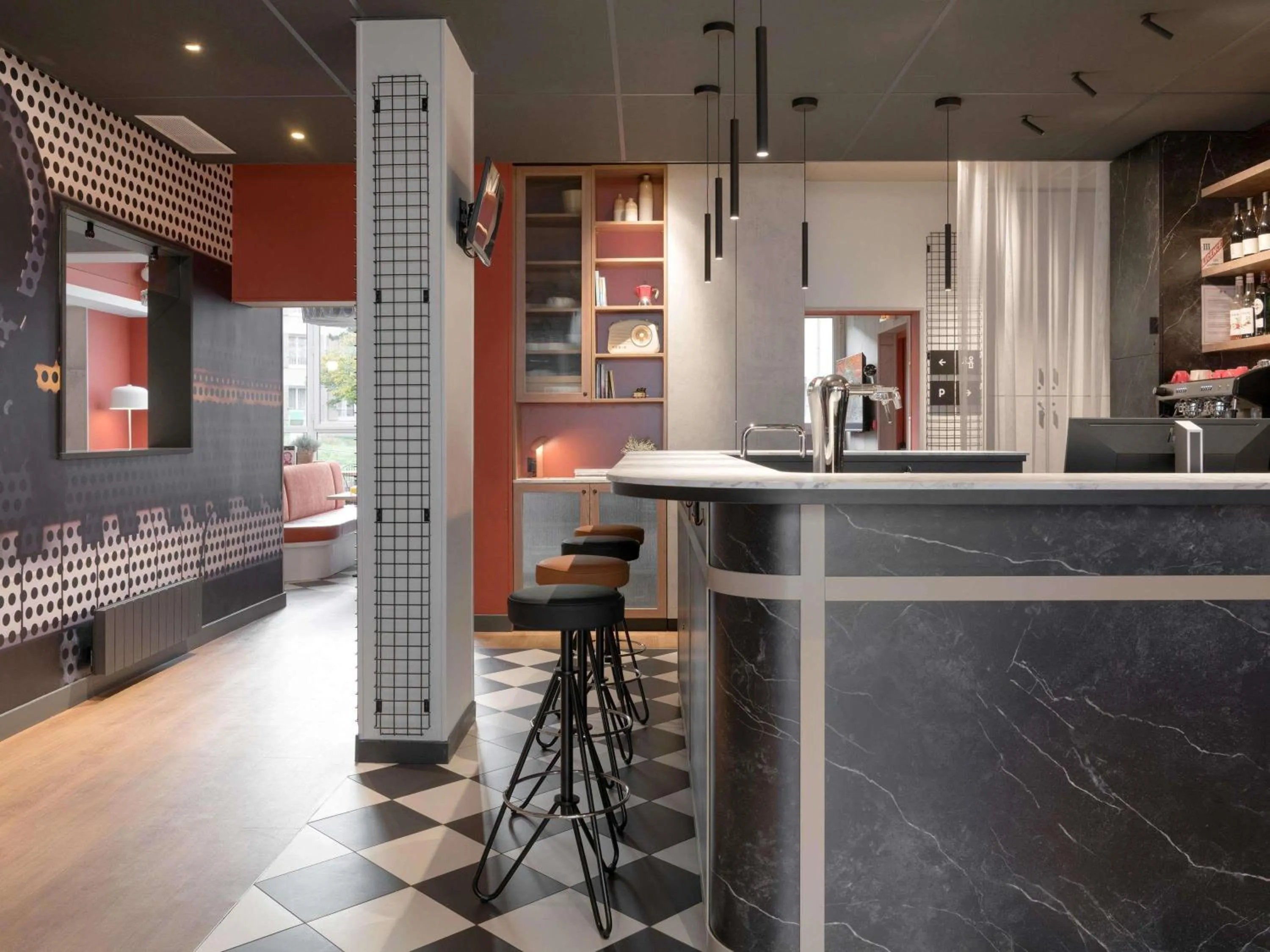Lounge or bar in ibis Rueil-Malmaison Centre