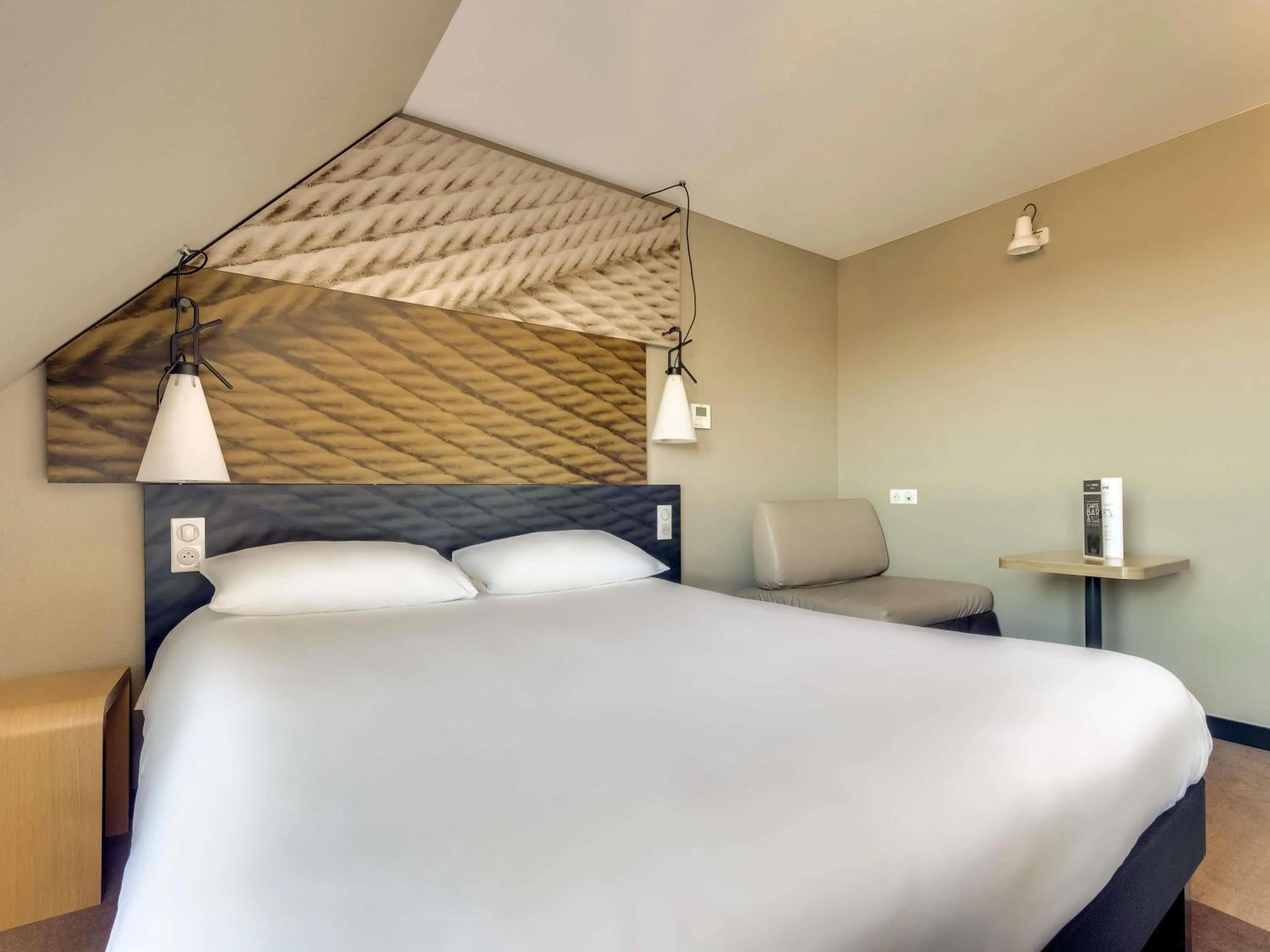 Bedroom, Bed in ibis Rueil-Malmaison Centre