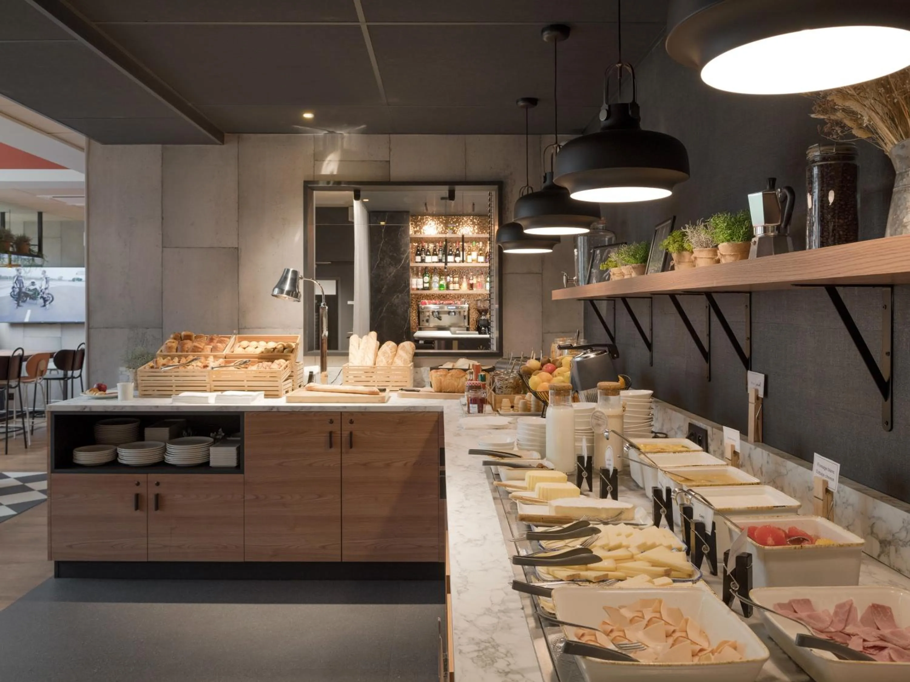 Buffet breakfast in ibis Rueil-Malmaison Centre