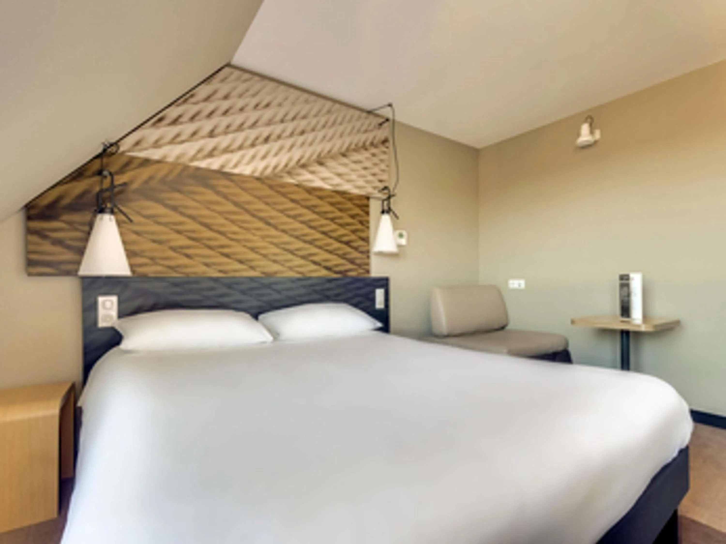 Bedroom, Bed in ibis Rueil-Malmaison Centre