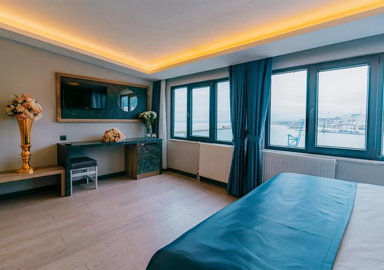 Sea view, Bed in City Port Hotel Trabzon