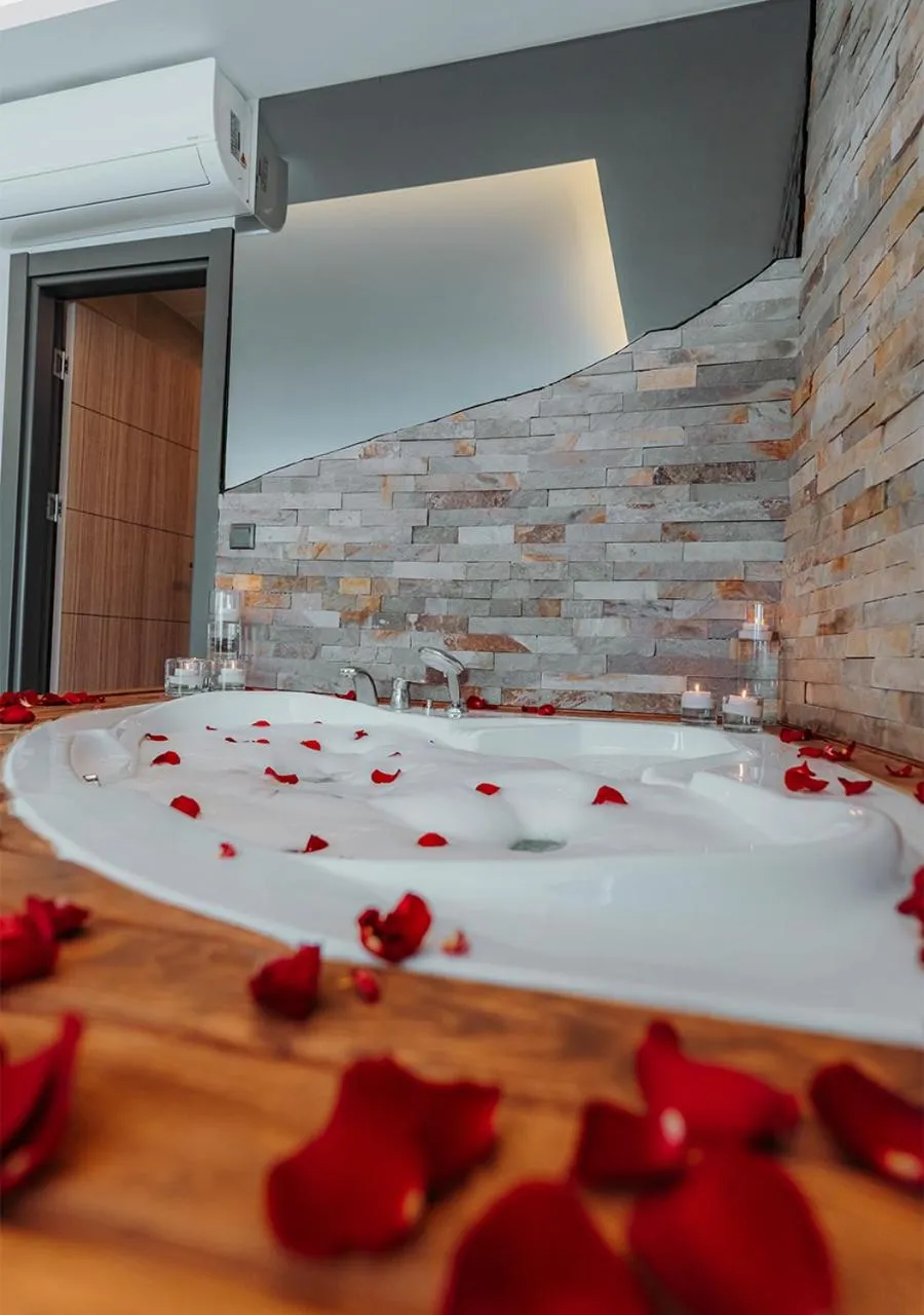 Hot Tub in City Port Hotel Trabzon