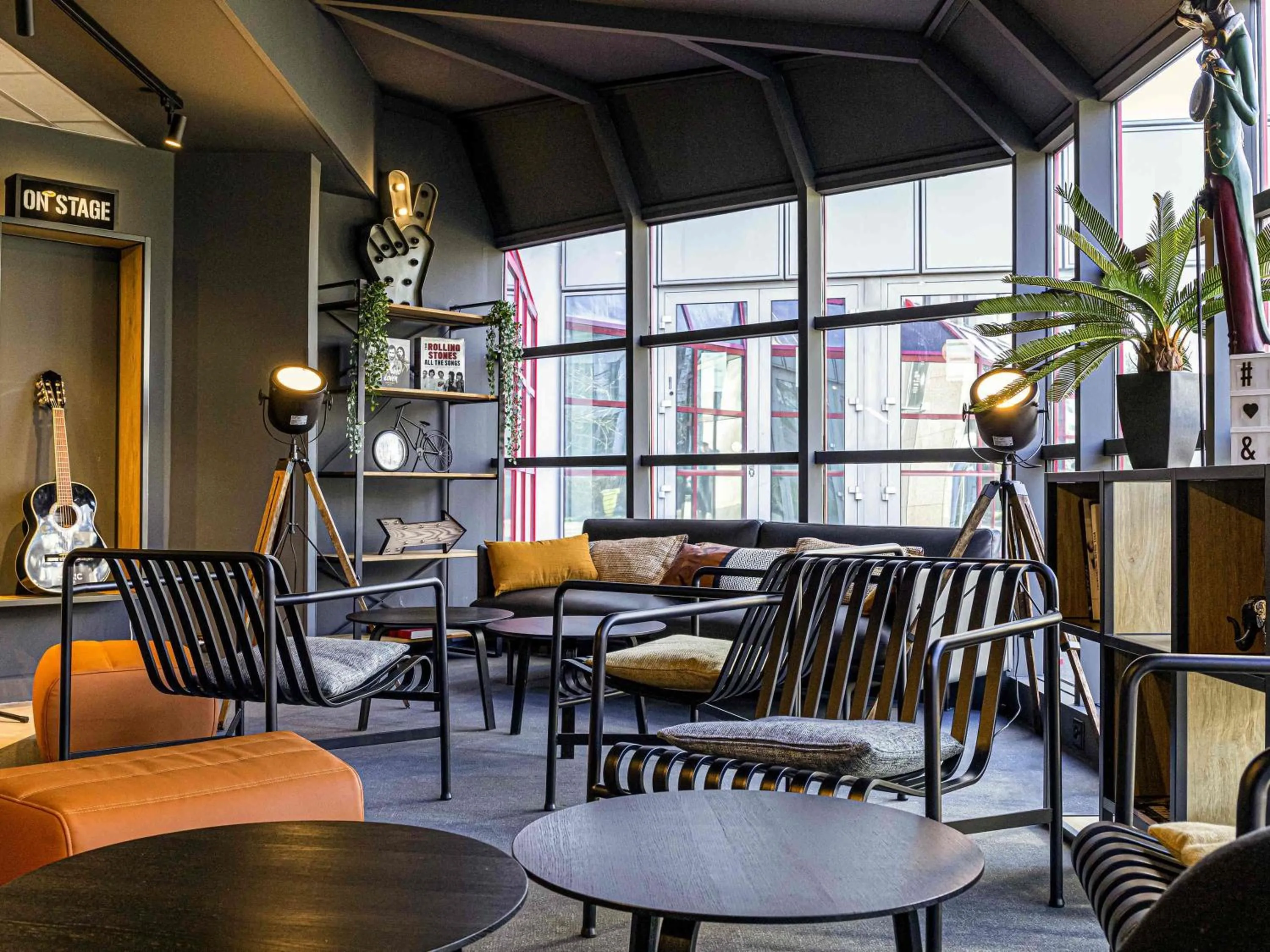 Property building in ibis Nanterre La Défense