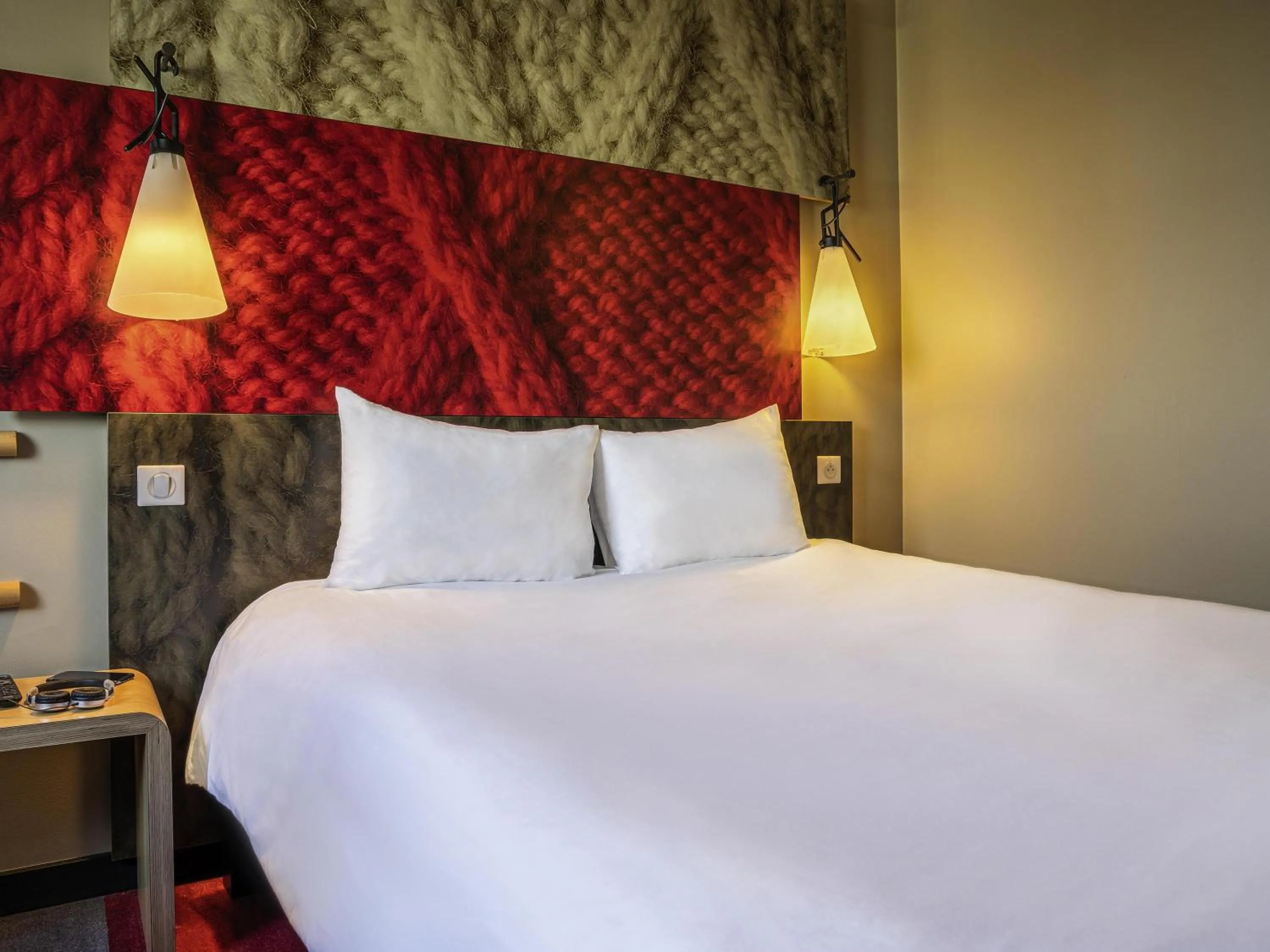 Bedroom, Bed in ibis Nanterre La Défense