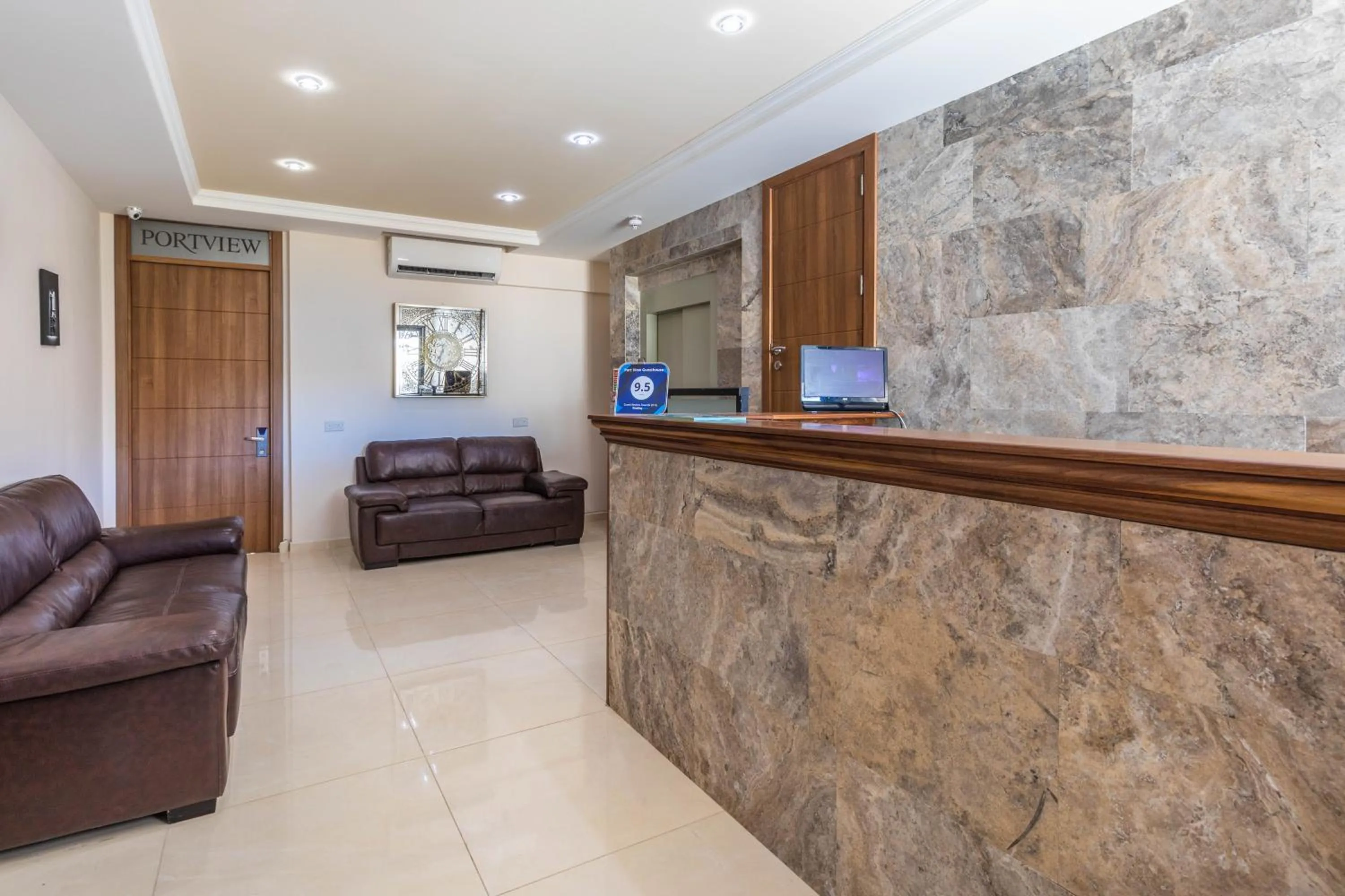 Lobby or reception in Port View Guesthouse