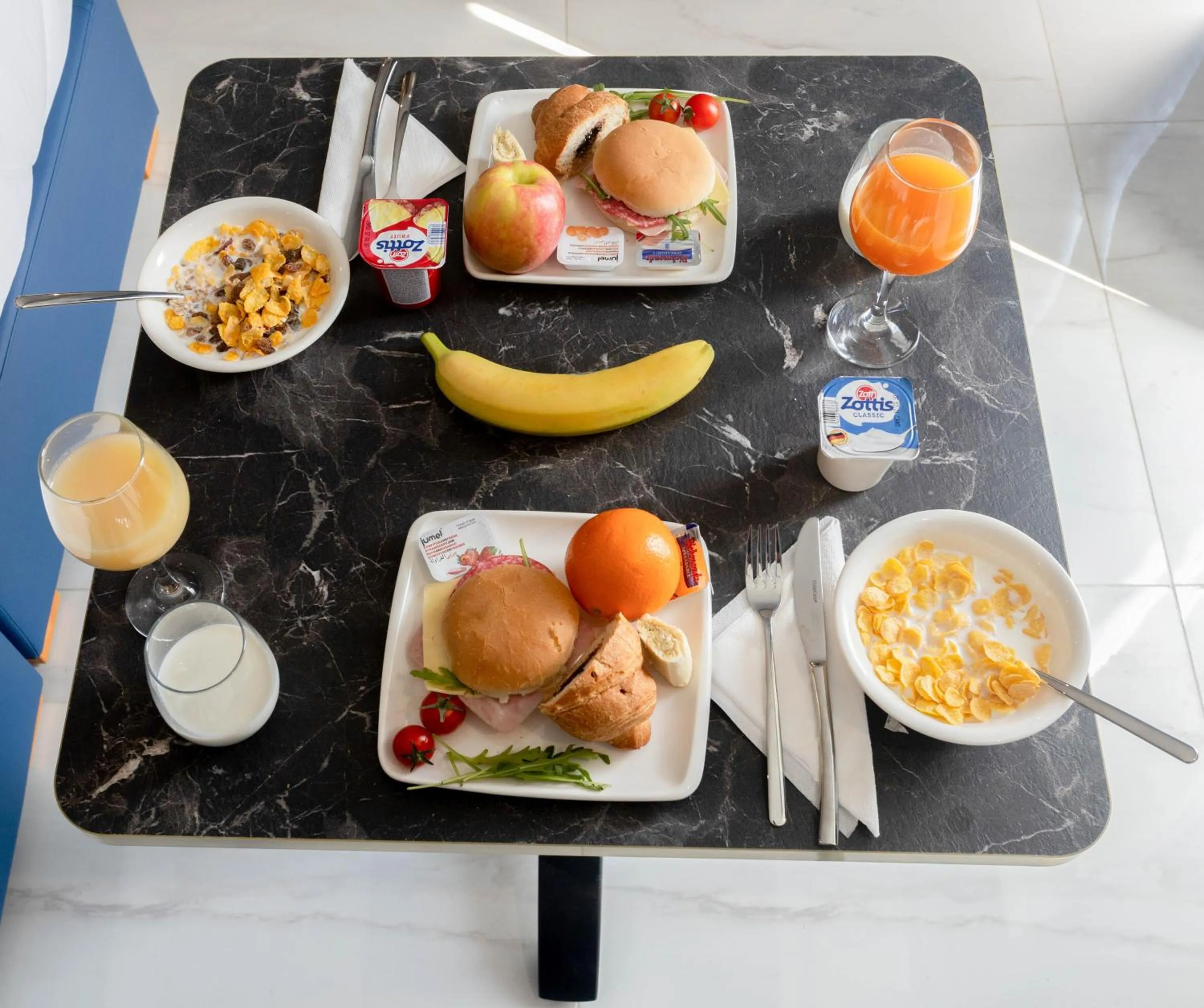 Breakfast in Port View Guesthouse